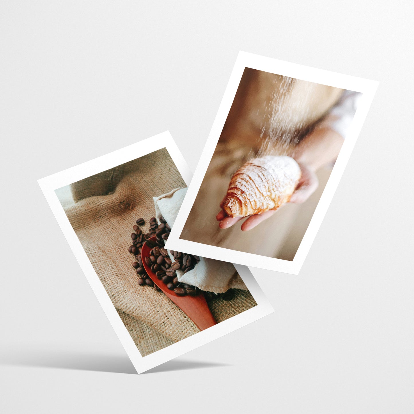 Set de 2 Cuadros Desayuno Croissant Café Ilustración impresa en estilo Fotográfico para decorar las paredes de Cocina, Panadería, Despensa, Comedor, Restaurante, Cafetería