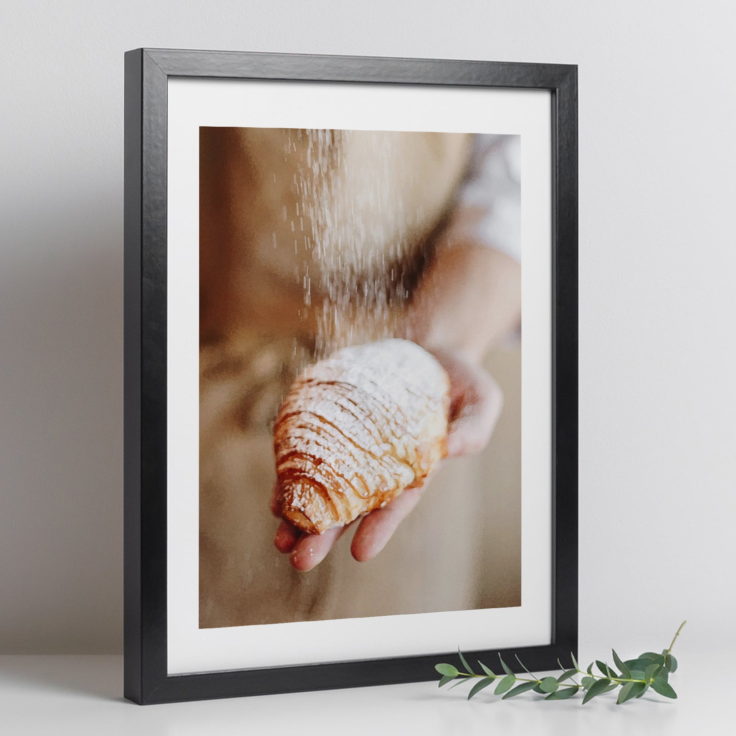 Set de 2 Cuadros Desayuno Croissant Café Ilustración impresa en estilo Fotográfico para decorar las paredes de Cocina, Panadería, Despensa, Comedor, Restaurante, Cafetería