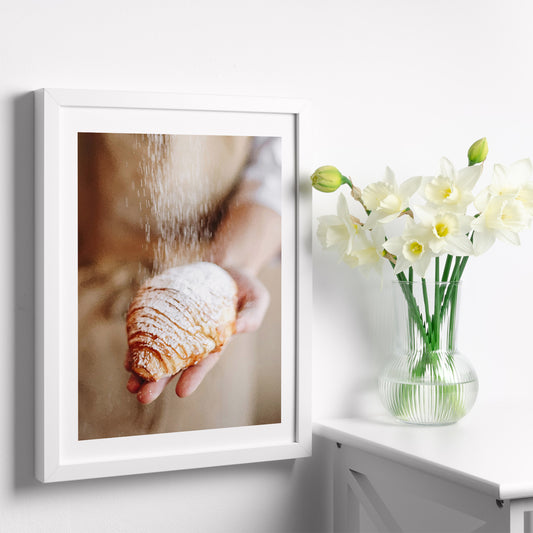 Set de 2 Cuadros Desayuno Croissant Café Ilustración impresa en estilo Fotográfico para decorar las paredes de Cocina, Panadería, Despensa, Comedor, Restaurante, Cafetería