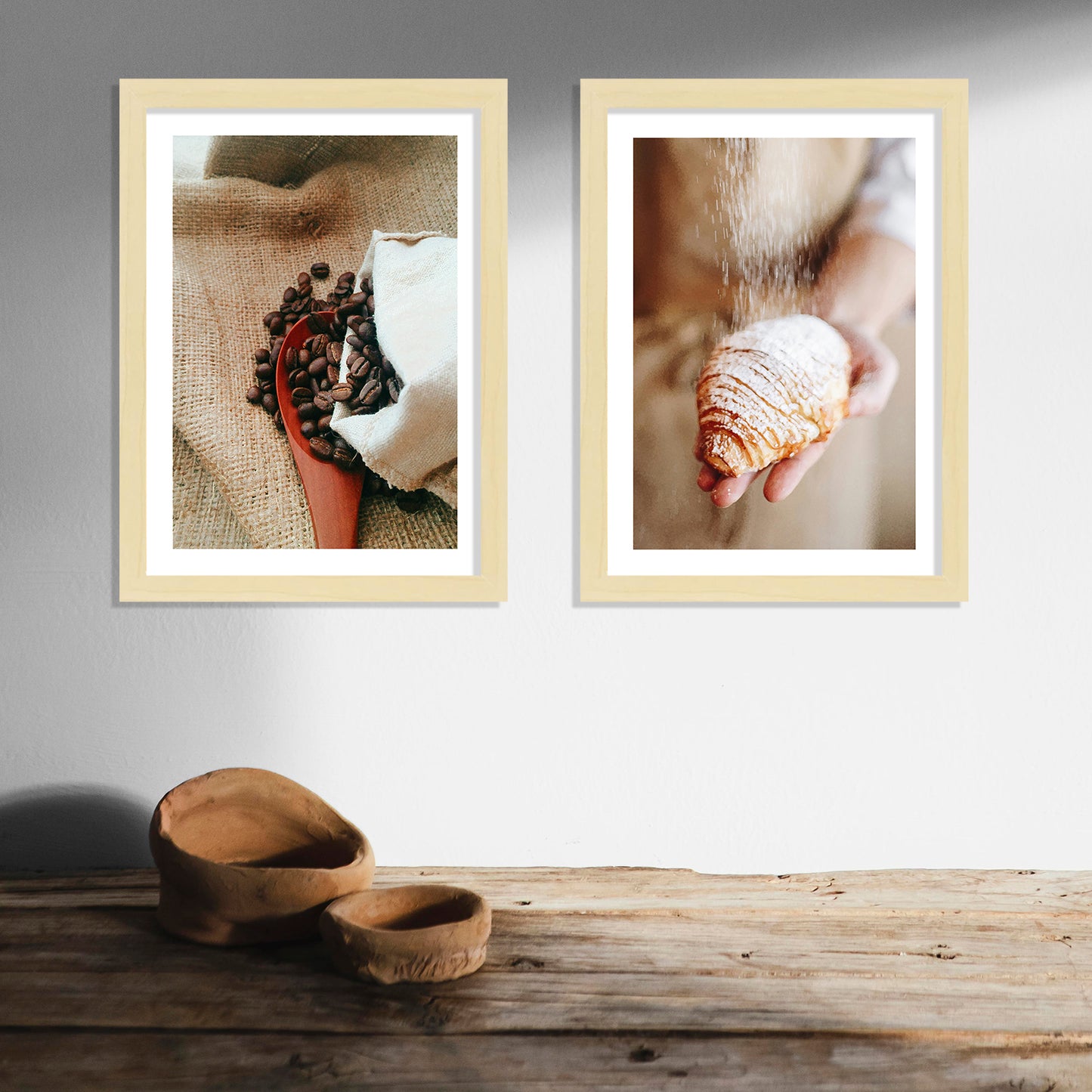Set de 2 Cuadros Desayuno Croissant Café Ilustración impresa en estilo Fotográfico para decorar las paredes de Cocina, Panadería, Despensa, Comedor, Restaurante, Cafetería