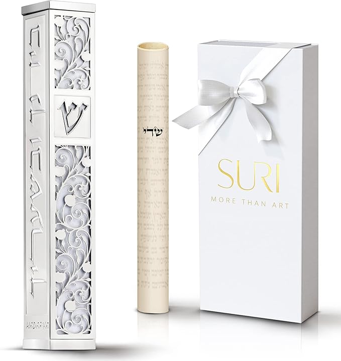 SURI Mezuzah para puerta con diseño de Jerusalén, caja de mezuzá plateada y blanca de 5 pulgadas con pergamino impreso en el interior, mezuzah moderna puerta judía, incluye adhesivo y caja de regalo