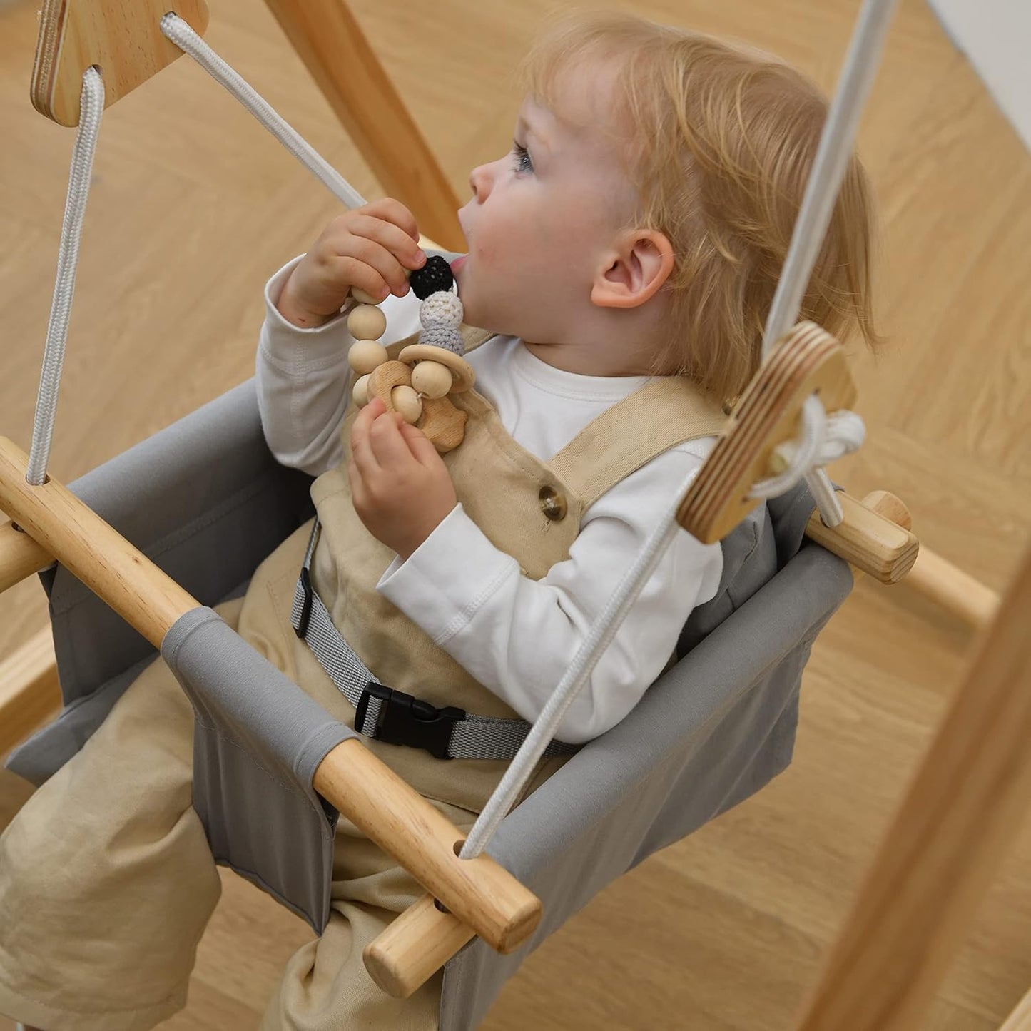 Columpio plegable Avenlur Spruce para bebés y niños pequeños con soporte - Columpio de interior autónomo estilo Waldorf Montessori de primera calidad para niños de 6 meses a 3 años - Perfecto para el hogar, la guardería y el preescolar