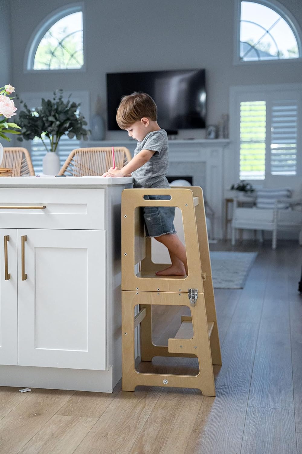 Avenlur Date - Torre plegable 4 en 1 - Taburete con escalón para niños pequeños con pizarra, escritorio y silla - Taburete estilo Montessori y Waldorf para edades de 18 meses a 6 años
