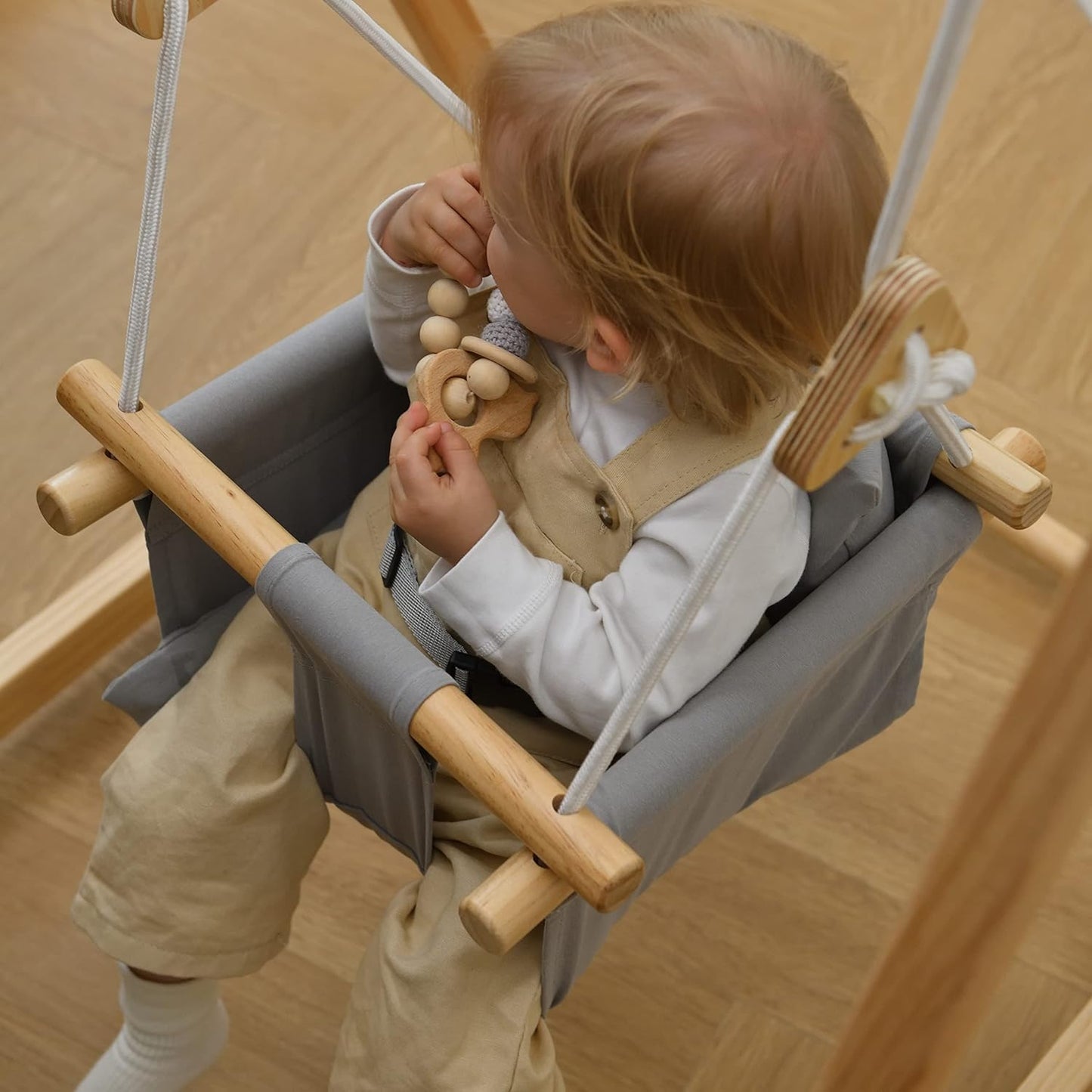Columpio plegable Avenlur Spruce para bebés y niños pequeños con soporte - Columpio de interior autónomo estilo Waldorf Montessori de primera calidad para niños de 6 meses a 3 años - Perfecto para el hogar, la guardería y el preescolar