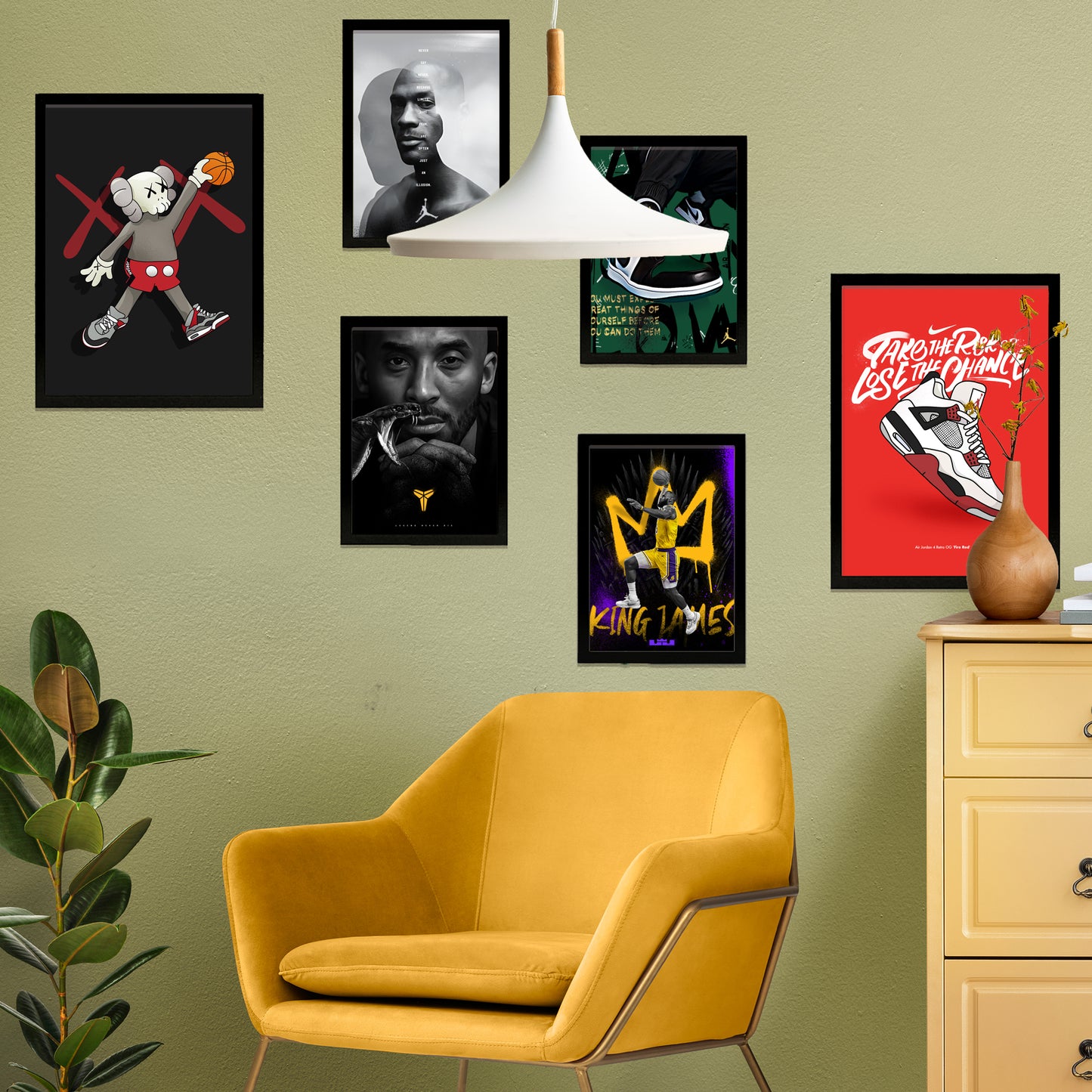 Set de 6 pósters de baloncesto con ilustraciones icónicas de estilo urbano en negro, rojo y amarillo para decorar habitaciones modernas, oficinas o tiendas: Jordan, King James, Kobe, zapatillas Nike – 2 grandes y 4 medianas