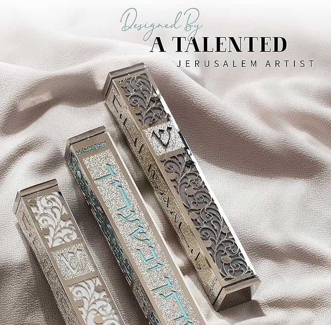 SURI Mezuzah para puerta con diseño de Jerusalén, caja de mezuzá plateada y blanca de 5 pulgadas con pergamino impreso en el interior, mezuzah moderna puerta judía, incluye adhesivo y caja de regalo