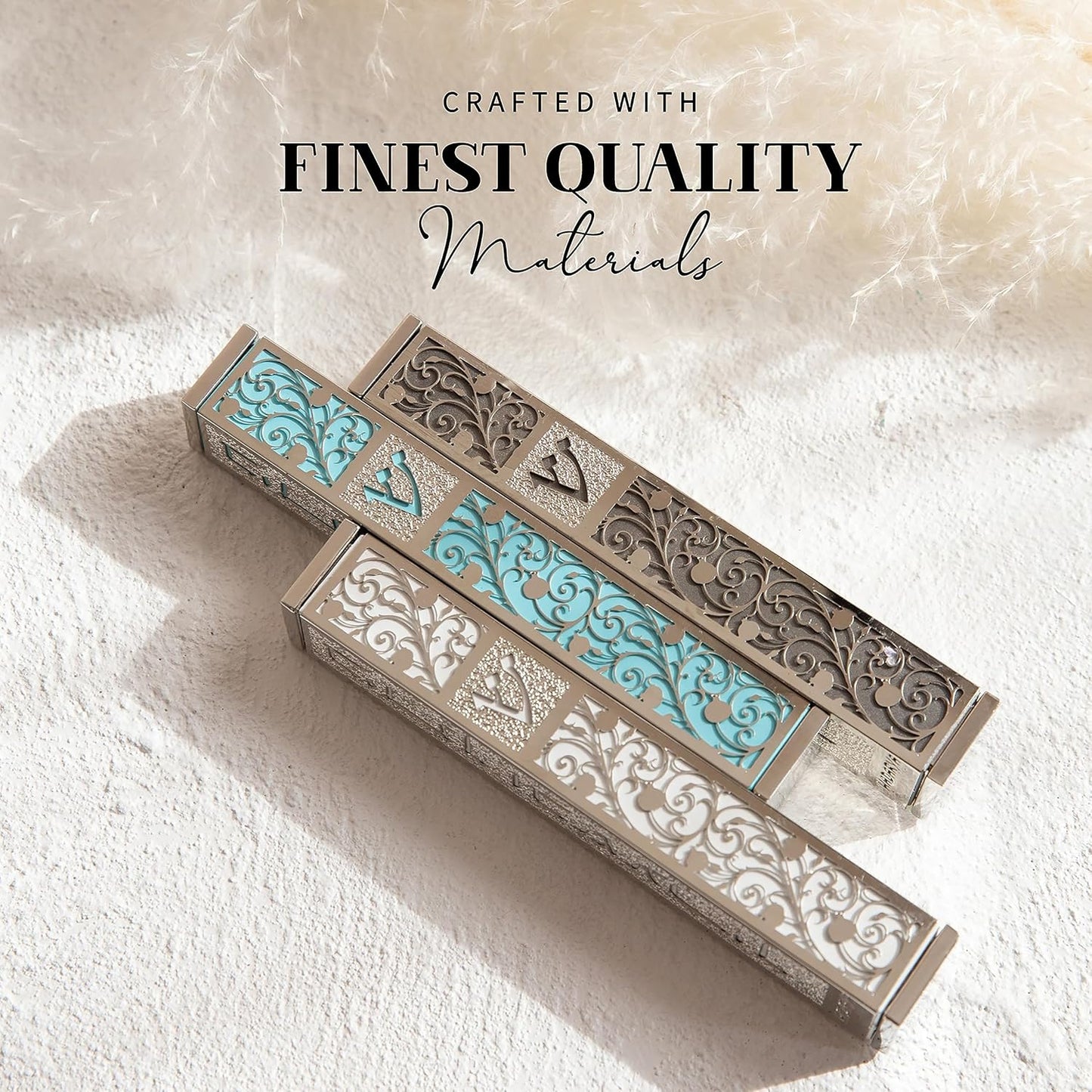 SURI Mezuzah para puerta con diseño de Jerusalén, estilo contemporáneo de mezuzá judío plateado y dorado de 5 pulgadas, incluye adhesivo Mezuzah para una fácil instalación, caja de regalo y pergamino no