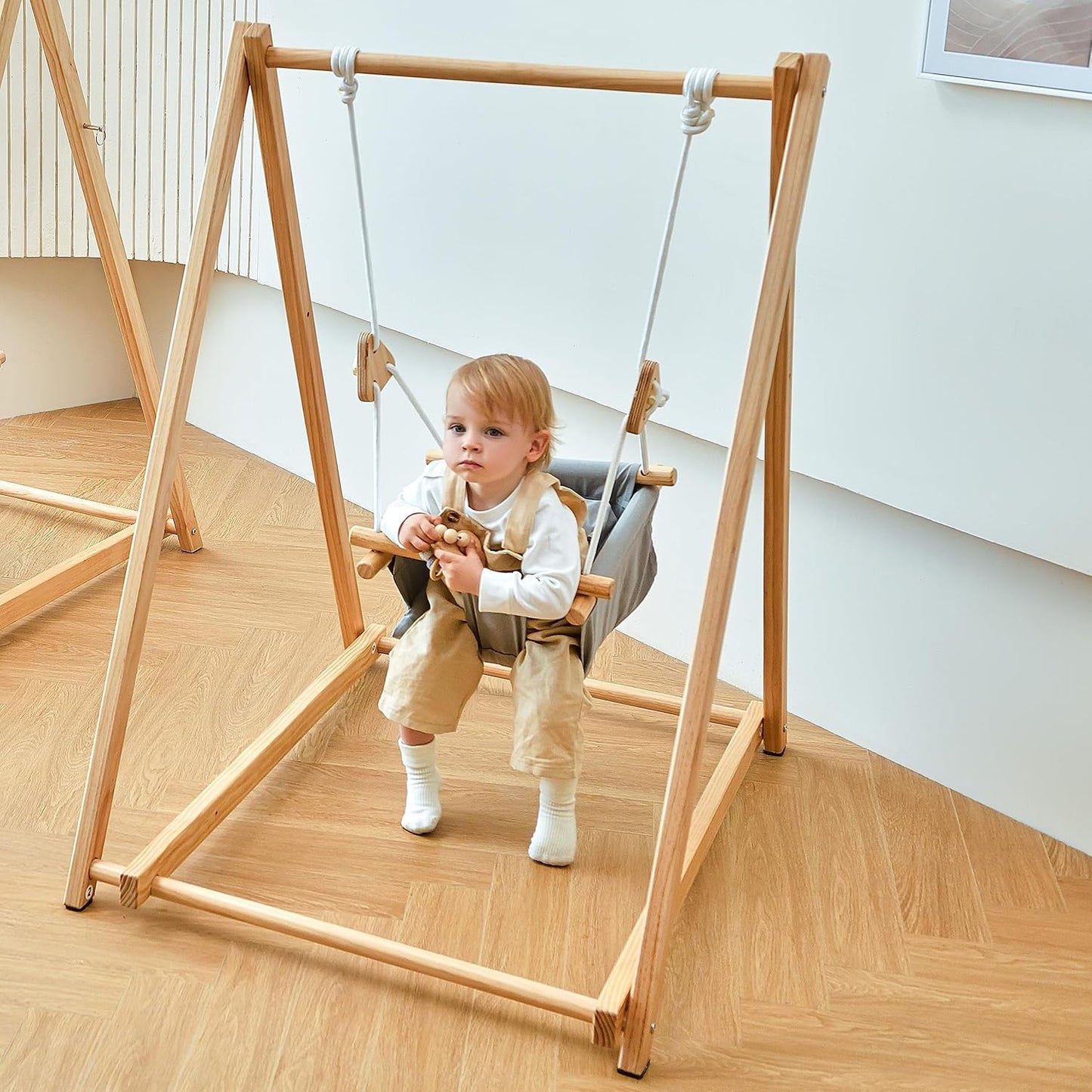 Columpio plegable Avenlur Spruce para bebés y niños pequeños con soporte - Columpio de interior autónomo estilo Waldorf Montessori de primera calidad para niños de 6 meses a 3 años - Perfecto para el hogar, la guardería y el preescolar