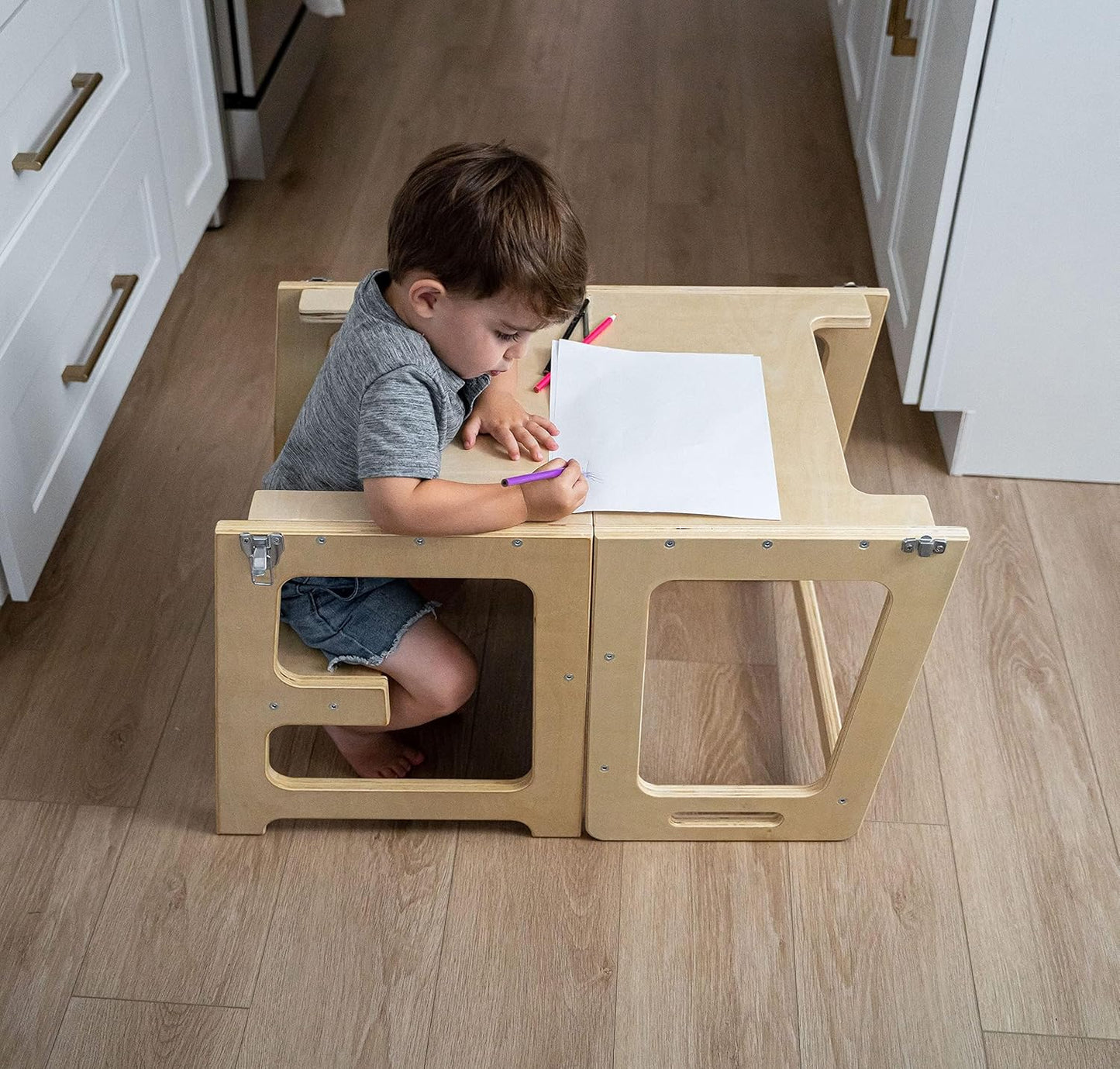 Avenlur Date - Torre plegable 4 en 1 - Taburete con escalón para niños pequeños con pizarra, escritorio y silla - Taburete estilo Montessori y Waldorf para edades de 18 meses a 6 años