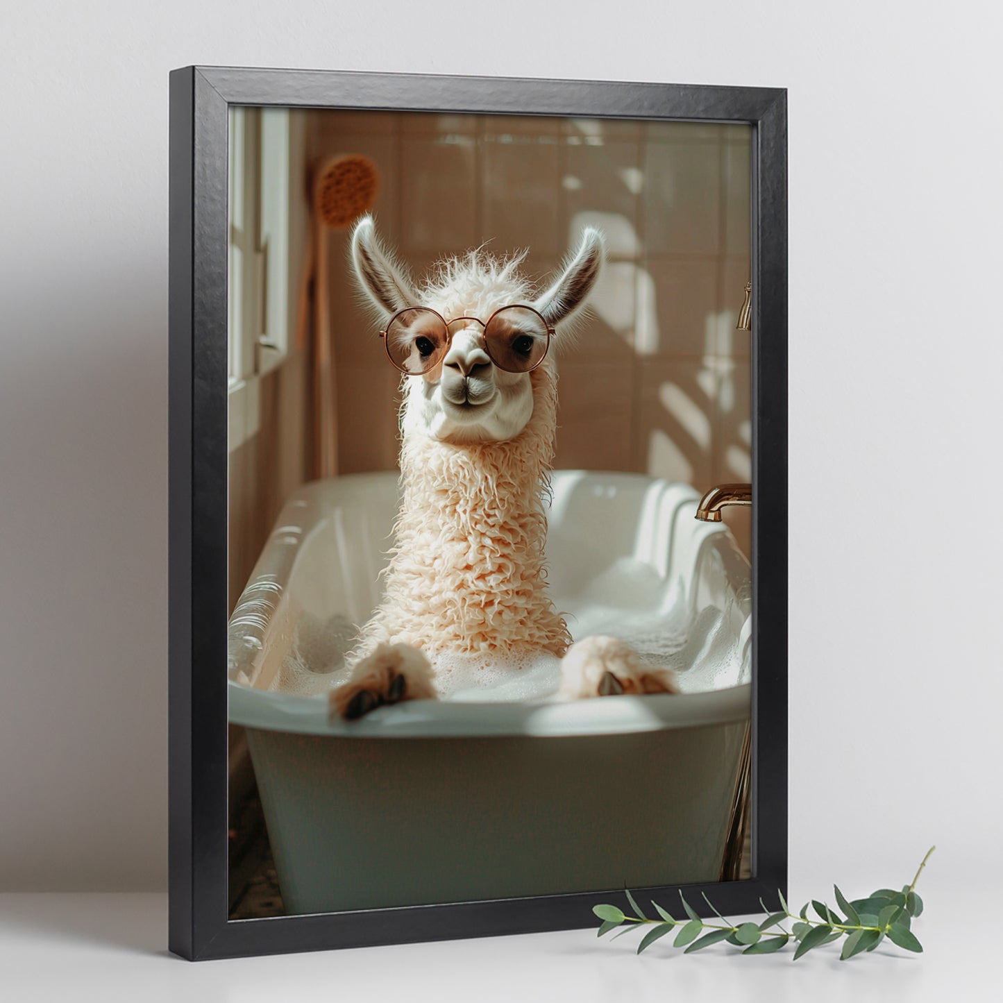 Set de 3 Cuadros de Animales Salvajes en la Bañera, Llama, Perro, Gato Lince Ilustración impresa en estilo fotográfico para decorar las paredes del WC, Ducha, Cuarto de baño, WC