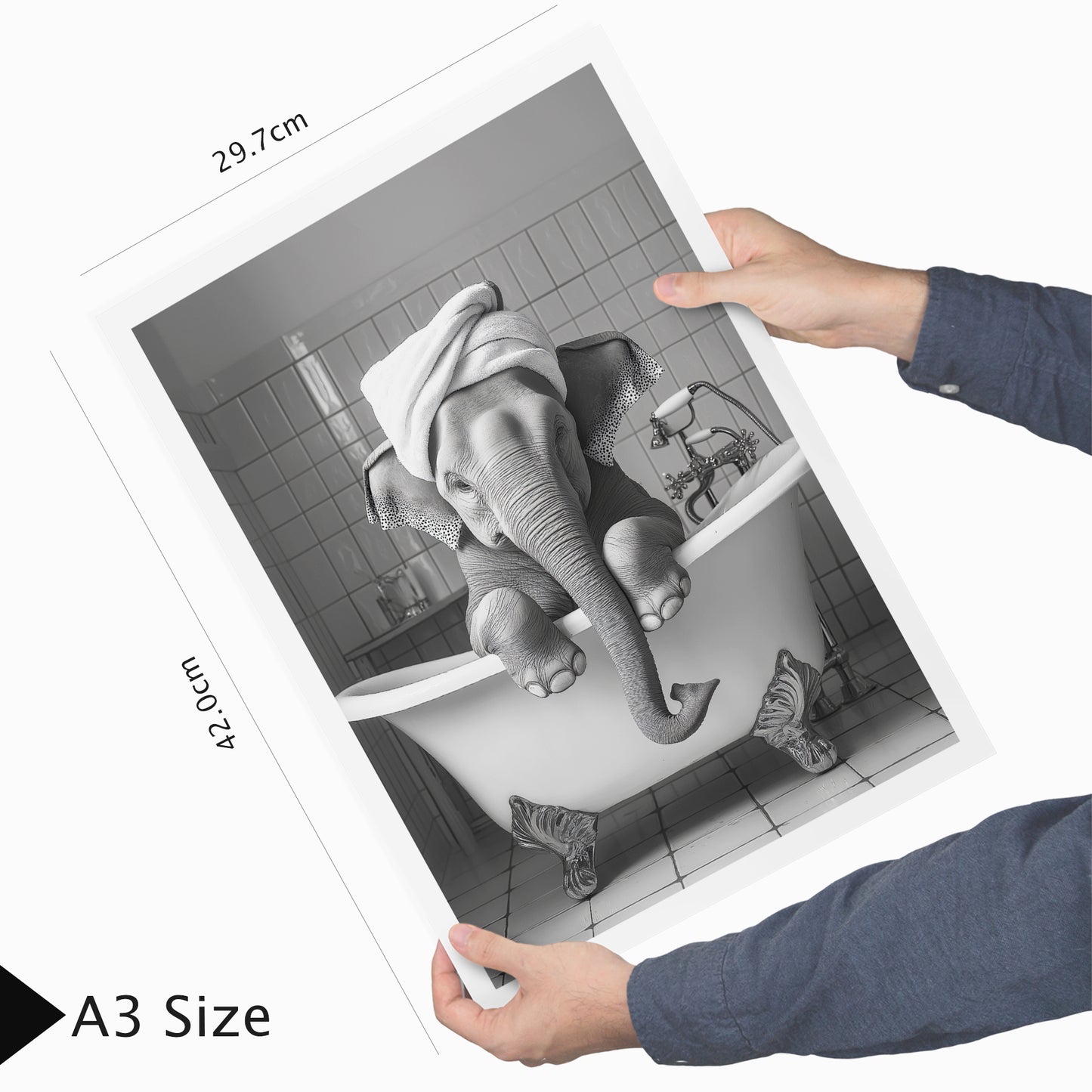 Set de 2 Cuadros Elefante en la Bañera con Simpáticos Animales en Blanco y Negro Ilustración impresa para decorar las paredes del Inodoro, Ducha, Cuarto de baño, Aseo, WC