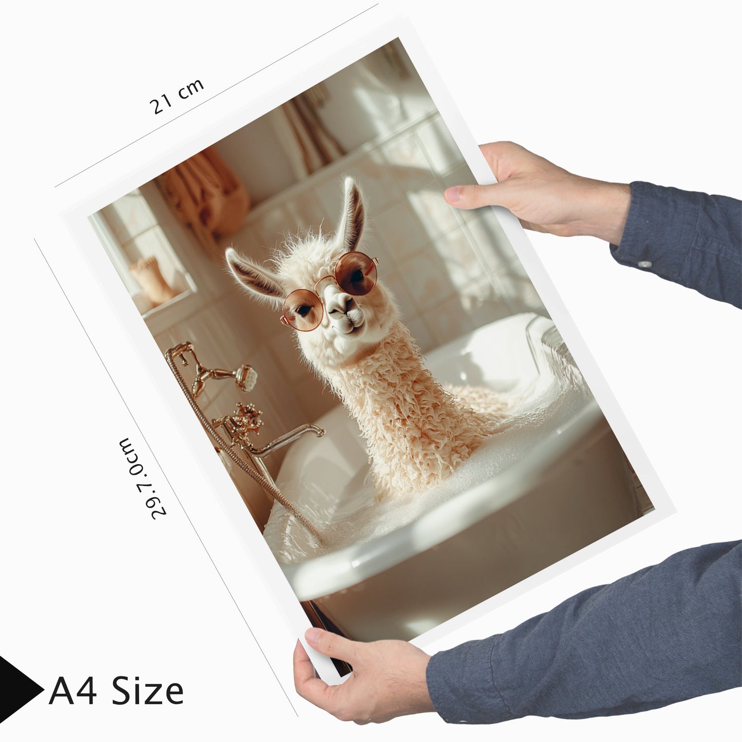 Set de 3 Cuadros Divertidos Animales en la Bañera, Simpático Elefante, Jirafa, Llama Póster con ilustración impresa en estilo fotográfico para decorar las paredes del Inodoro, Ducha, Cuarto de baño, WC