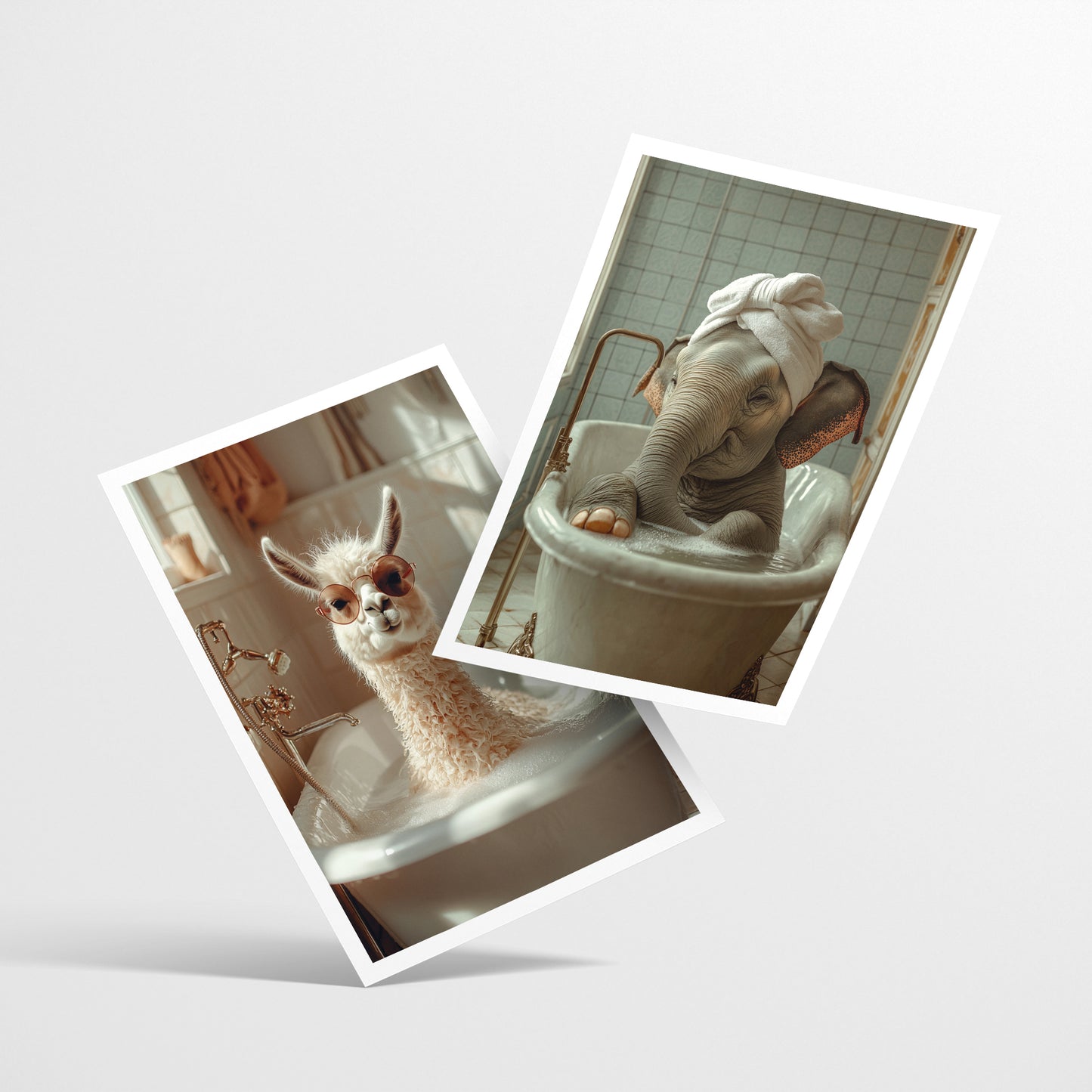 Set de 3 Cuadros Divertidos Animales en la Bañera, Simpático Elefante, Jirafa, Llama Póster con ilustración impresa en estilo fotográfico para decorar las paredes del Inodoro, Ducha, Cuarto de baño, WC