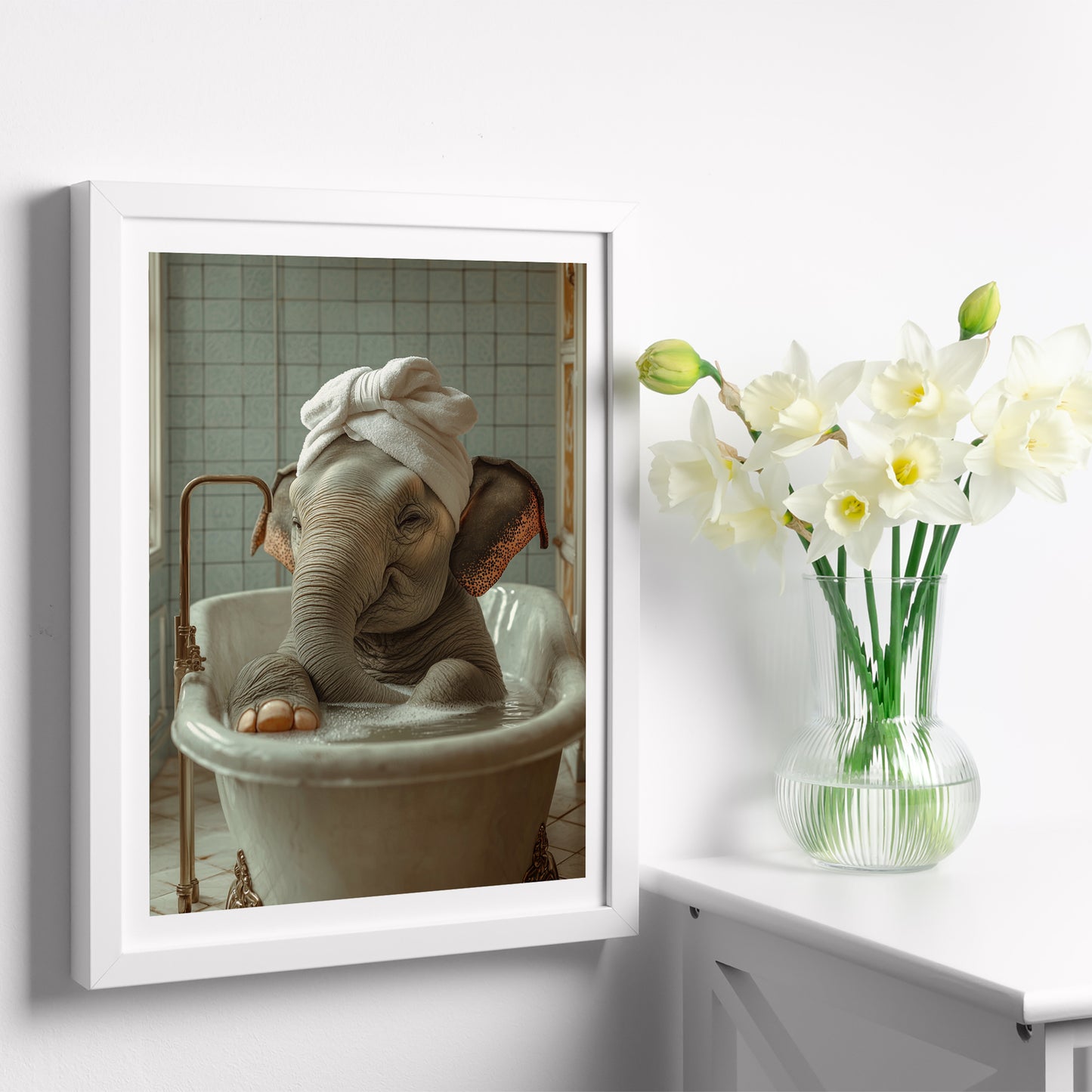 Set de 3 Cuadros Divertidos Animales en la Bañera, Simpático Elefante, Jirafa, Llama Póster con ilustración impresa en estilo fotográfico para decorar las paredes del Inodoro, Ducha, Cuarto de baño, WC