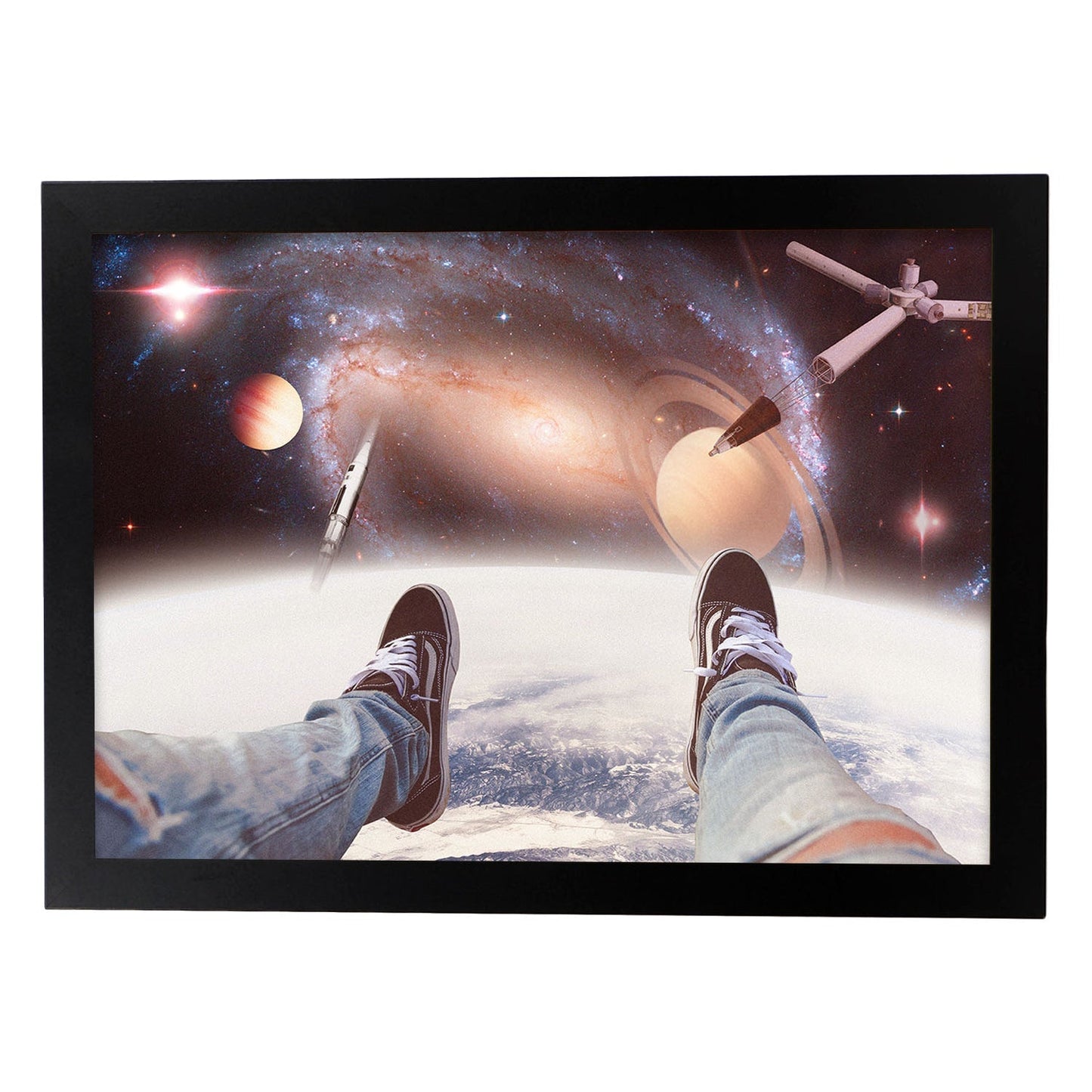 Lamina artistica decorativa con ilustración de Galaxy estilo Collage-Artwork-Nacnic-A3-Marco Negro-Nacnic Estudio SL