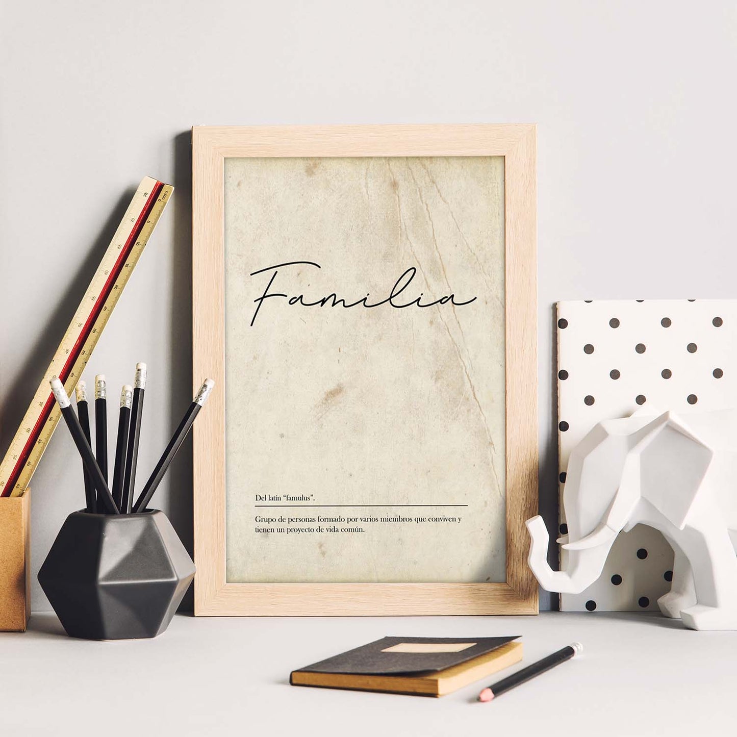 Lámina con la definición de la palabra Familia en con Fondo Vintage-Artwork-Nacnic-Nacnic Estudio SL