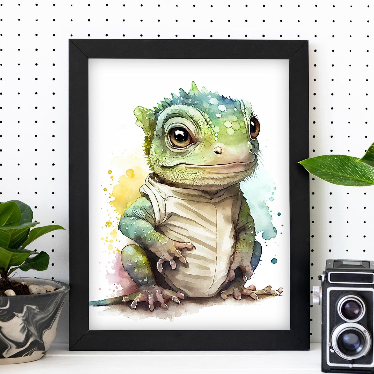 Nacnic baby iguana schatling sobre fondo blanco sonriendo nosotros. Estampados de arte de pared estético para el diseño de dormitorio o sala de estar.-Artwork-Nacnic-Nacnic Estudio SL