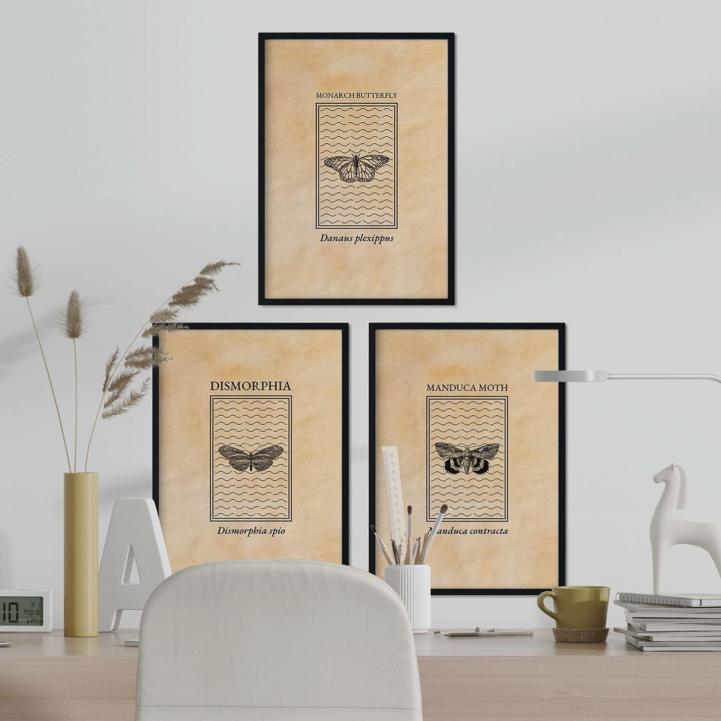 Pack de láminas Vintage Mariposas y polillas. Pósters de insectos en estilo grabado y tonos sepia.-Artwork-Nacnic-Nacnic Estudio SL