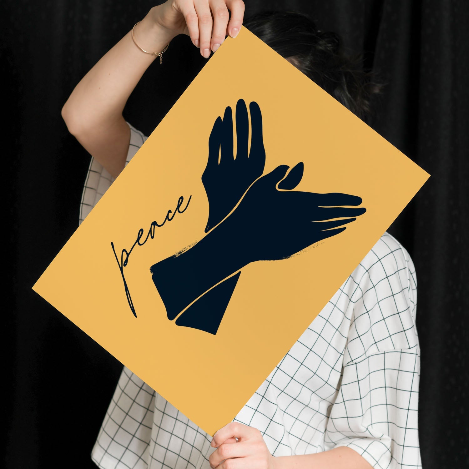 Peace in hands-Artwork-Nacnic-Nacnic Estudio SL