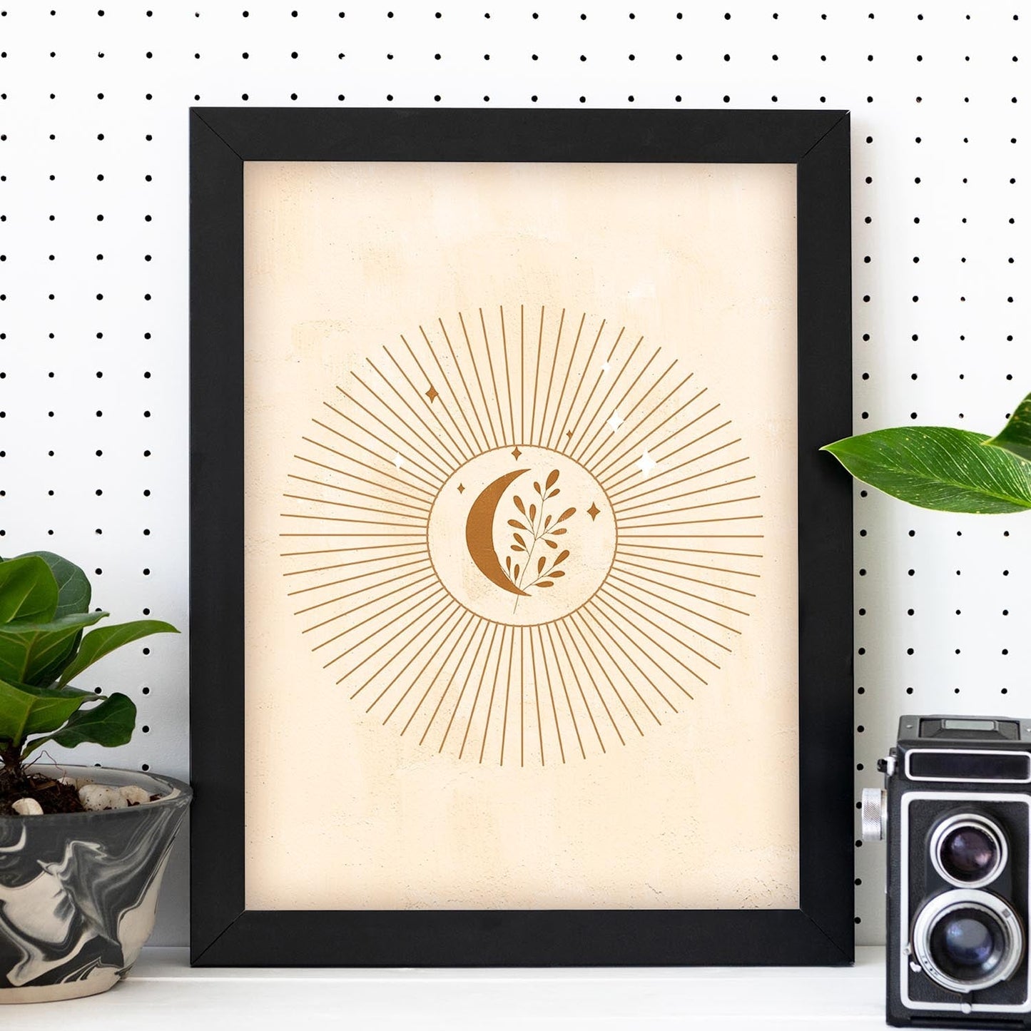 Poster con imágenes abstractas de soles y lunas. Lámina con cuerpos celestiales en tonos marrones. 'Celestial 13-Artwork-Nacnic-Nacnic Estudio SL