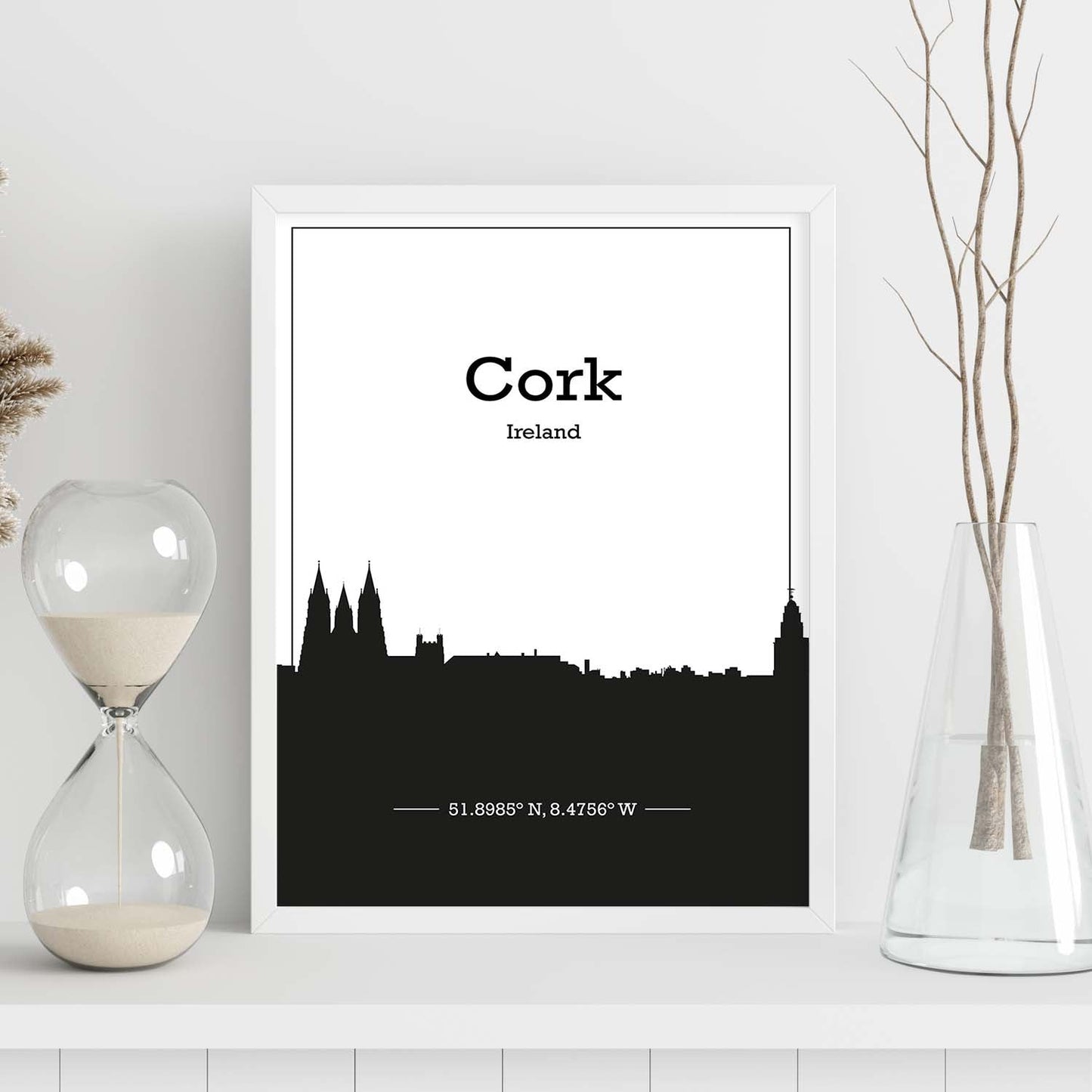Poster con mapa de Cork - Irlanda. Láminas con Skyline de ciudades de Inglaterra e Irlanda con sombra negra.-Artwork-Nacnic-Nacnic Estudio SL