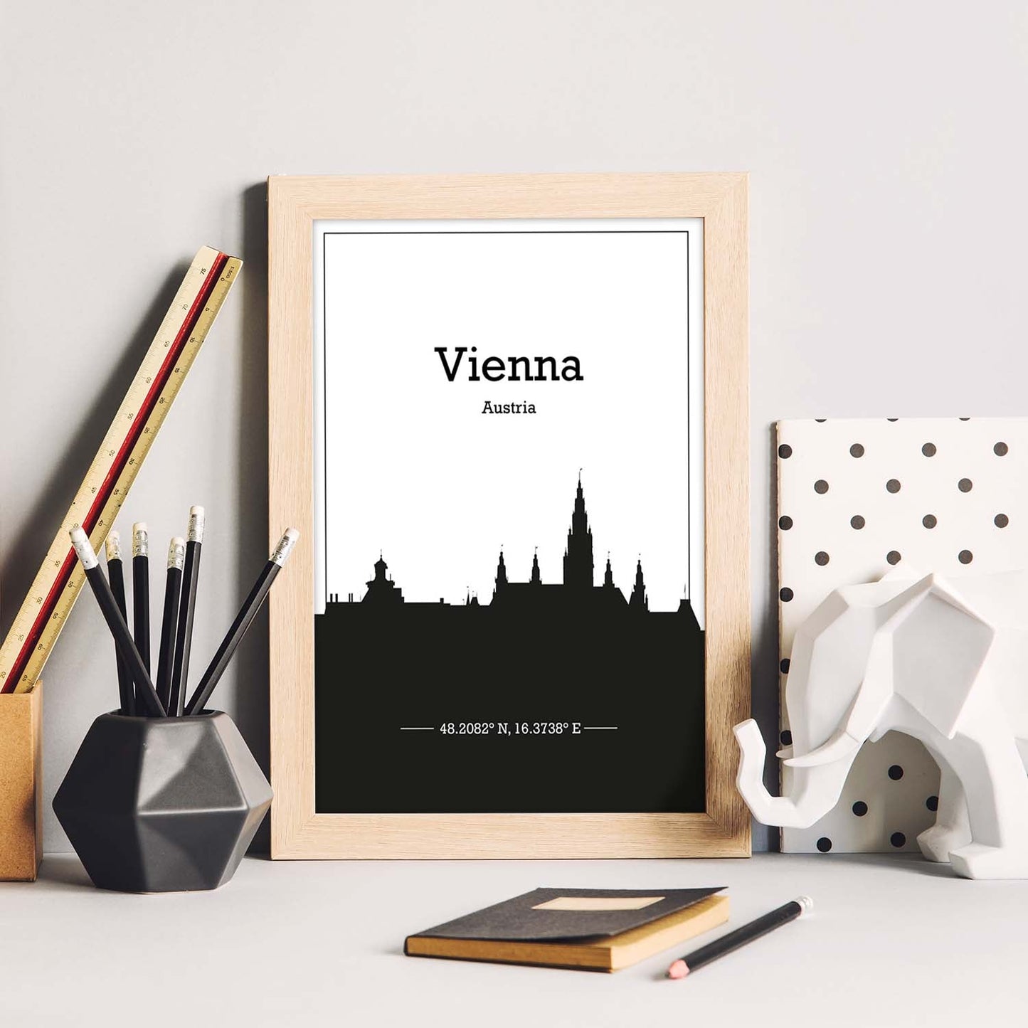 Poster con mapa de Vienna - Austria. Láminas con Skyline de ciudades de Europa con sombra negra.-Artwork-Nacnic-Nacnic Estudio SL