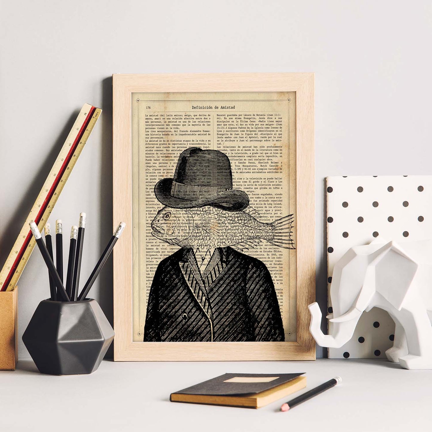Poster de Classic Fishman con definición. Láminas de animales con texto y definición. Diseño de interiores basado en animales.-Artwork-Nacnic-Nacnic Estudio SL