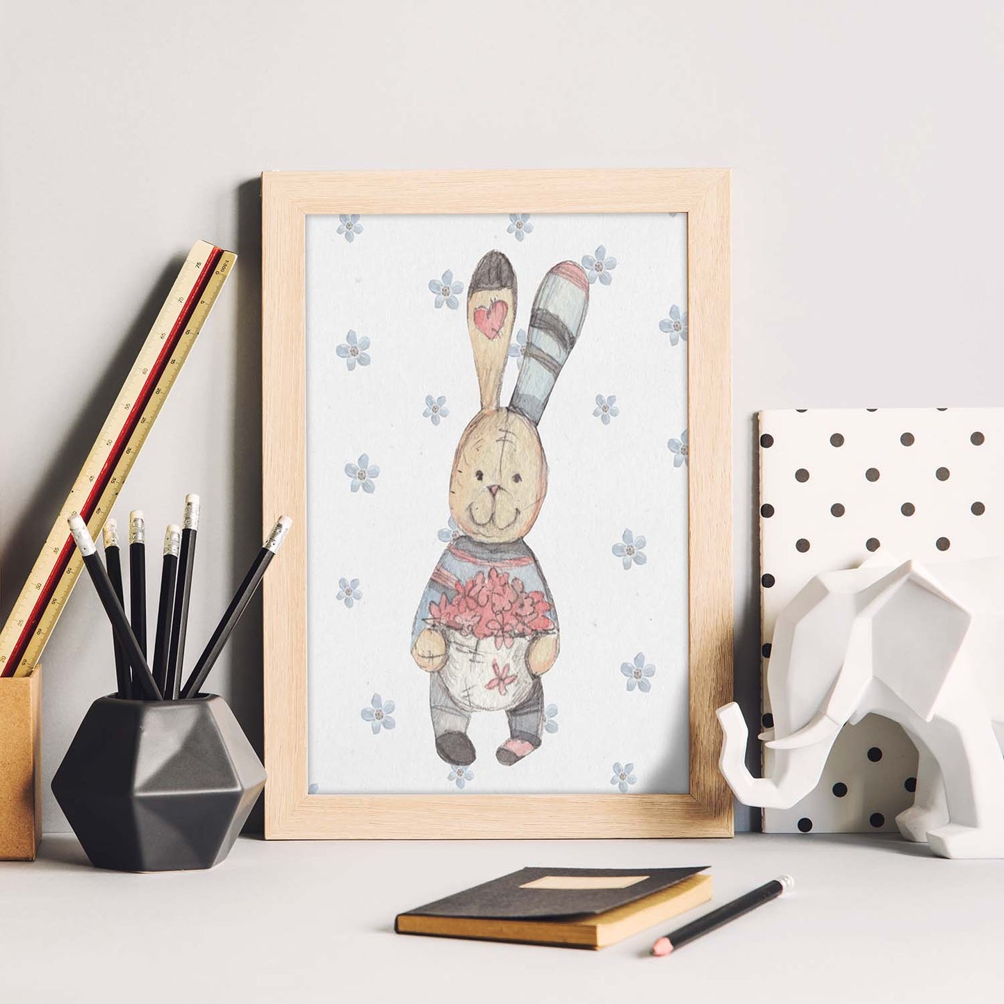 Poster de Fred y Caroline. Lámina Gustav adora las flores, con ilustraciones de conejos.-Artwork-Nacnic-Nacnic Estudio SL