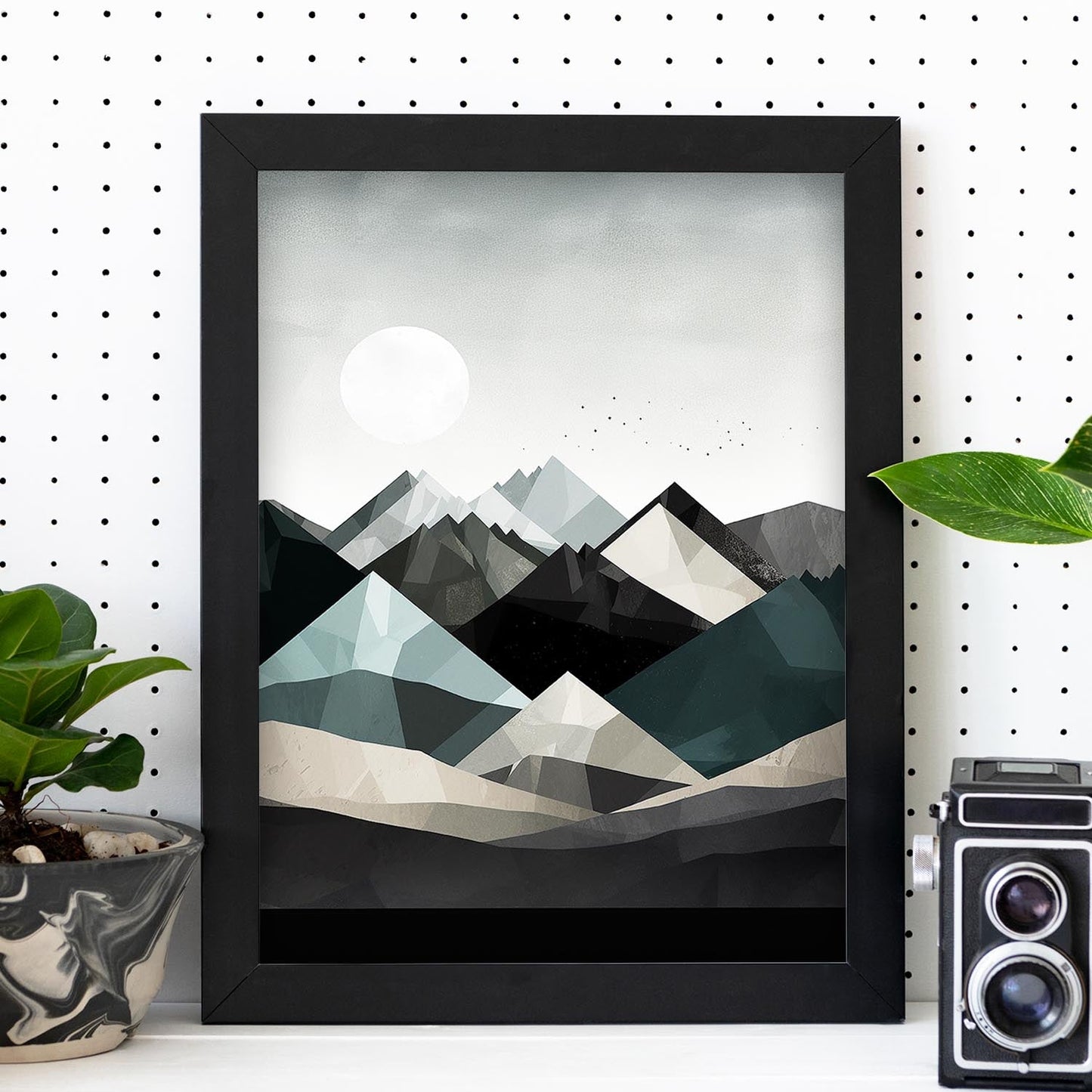 Lámina Geométrica de Montañas Nevadas Minimalista