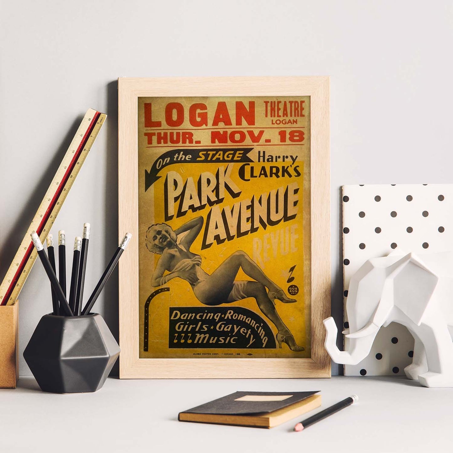 Poster vintage de Teatro vintage. con imágenes vintage y de publicidad antigua.-Artwork-Nacnic-Nacnic Estudio SL