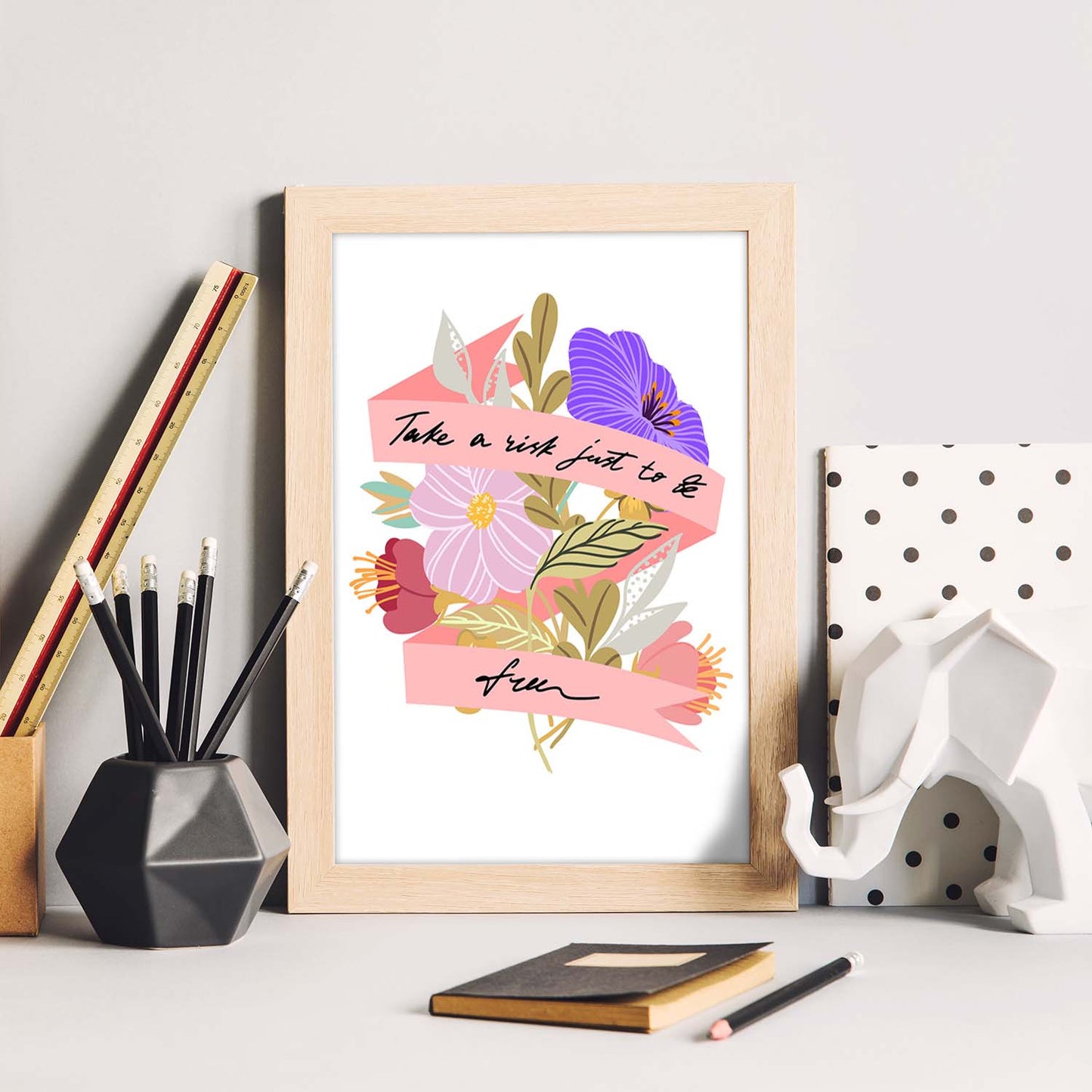 Posters con mensajes felices ilustrados. Lámina de decoración 'Be Free' con frases motivadoras y llenas de energia.-Artwork-Nacnic-Nacnic Estudio SL