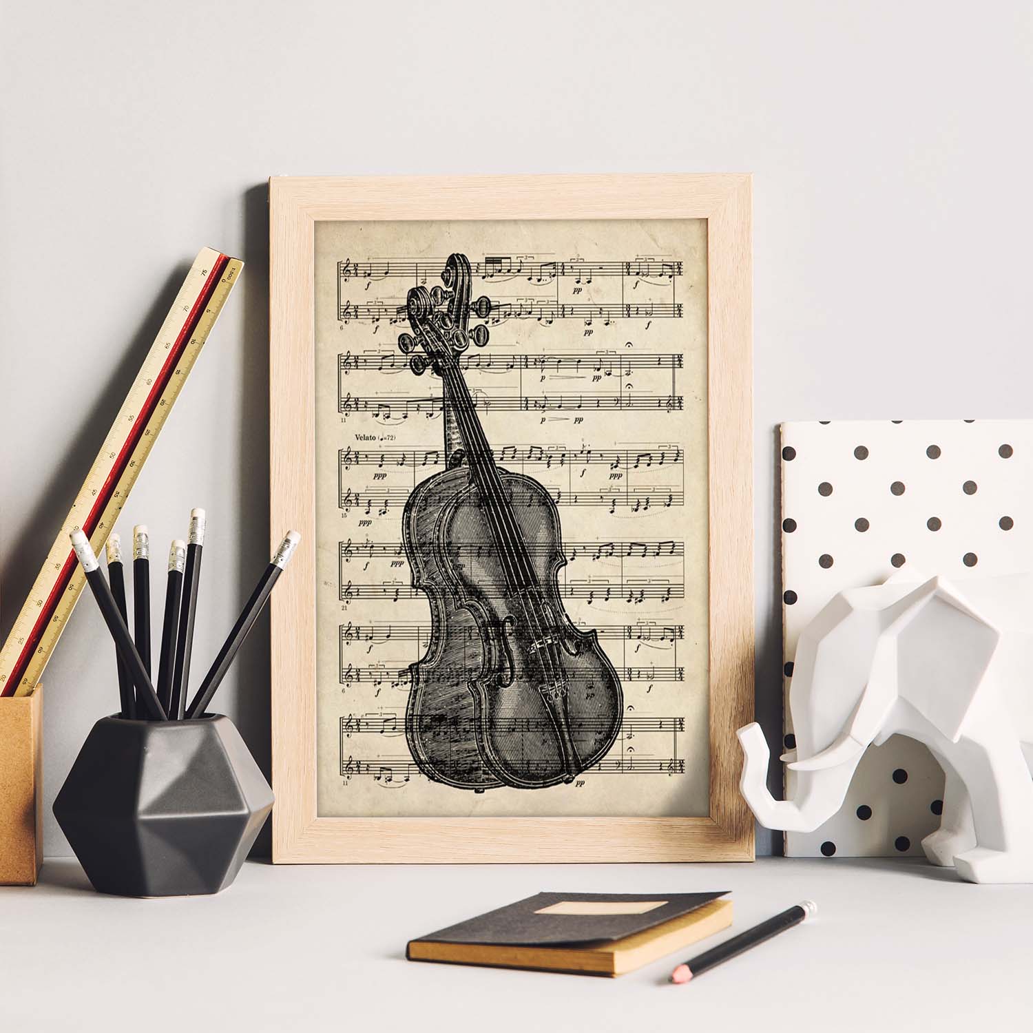 Posters de objetos vintage. Lámina Partitura Violín con imágenes de objetos e instrumentos vintage, con definiciones en español.-Artwork-Nacnic-Nacnic Estudio SL