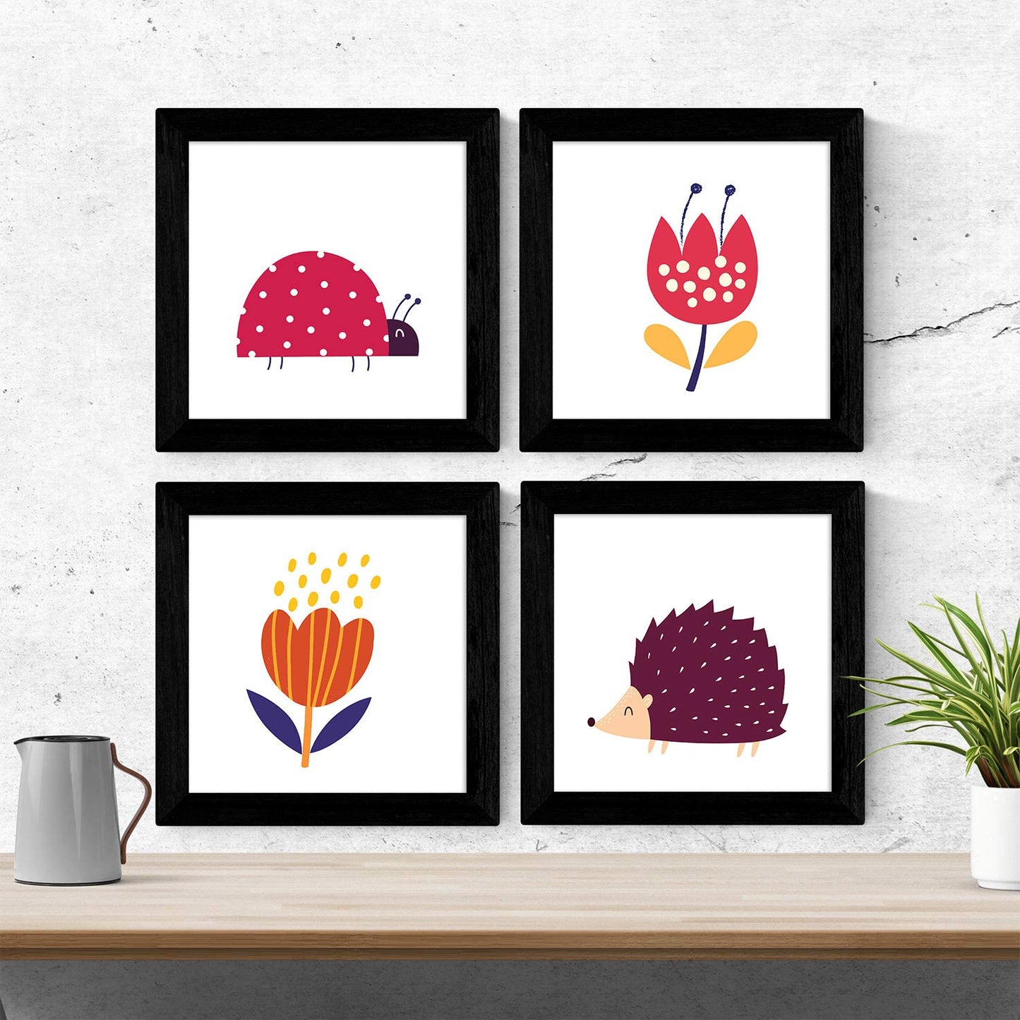 Set de cuatro láminas cuadradas con ilustraciones de erizo, mariquita y floresTamaño 20x20 cm estilo escandinavo nordico-Artwork-Nacnic-Nacnic Estudio SL