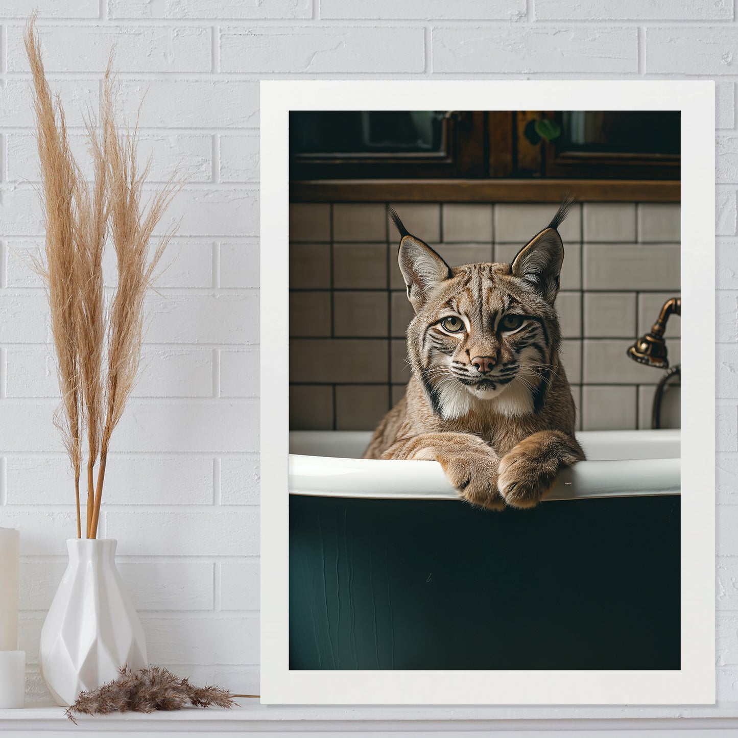 Set de 3 Cuadros de Animales Salvajes en la Bañera, Llama, Perro, Gato Lince Ilustración impresa en estilo fotográfico para decorar las paredes del WC, Ducha, Cuarto de baño, WC