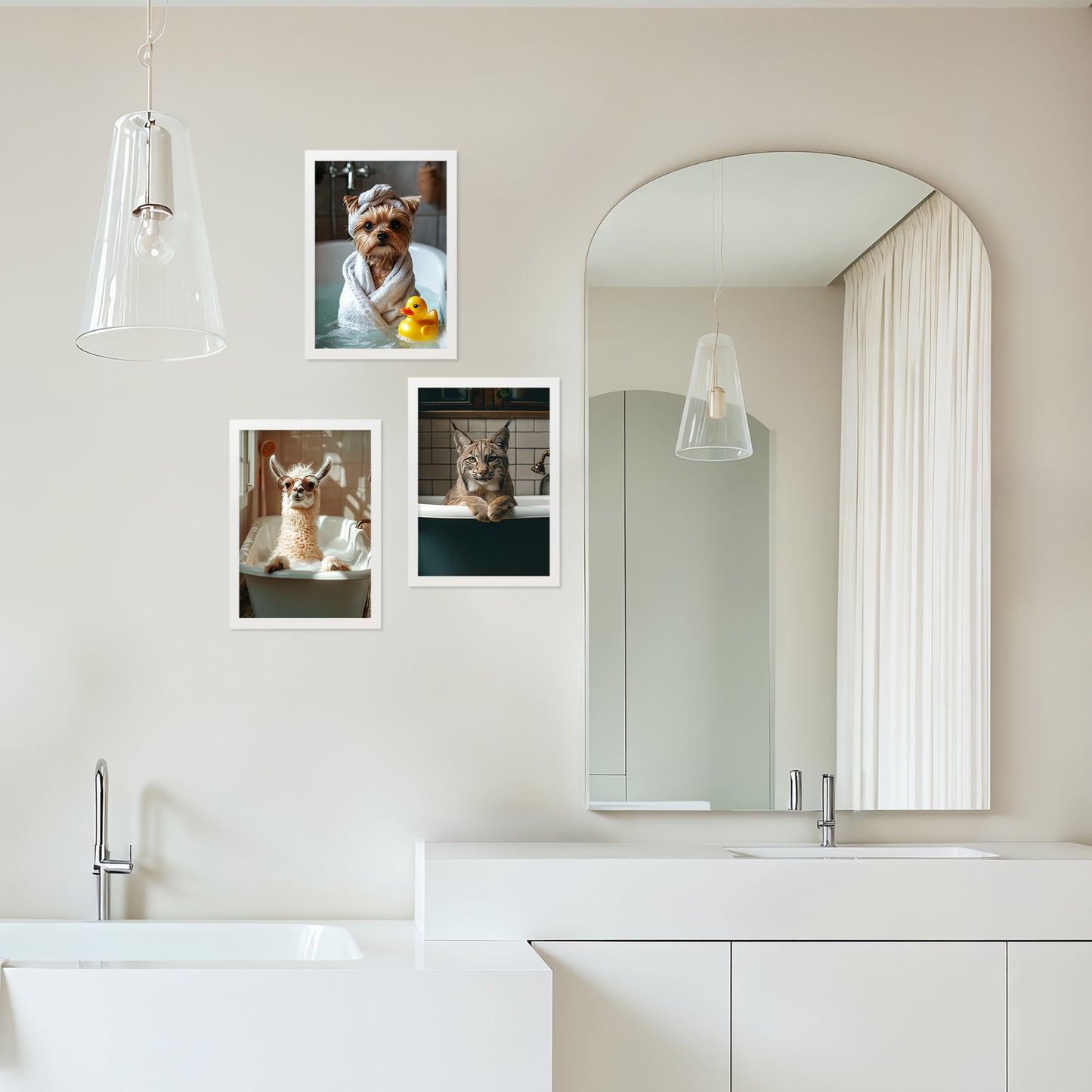 Set de 3 Cuadros de Animales Salvajes en la Bañera, Llama, Perro, Gato Lince Ilustración impresa en estilo fotográfico para decorar las paredes del WC, Ducha, Cuarto de baño, WC