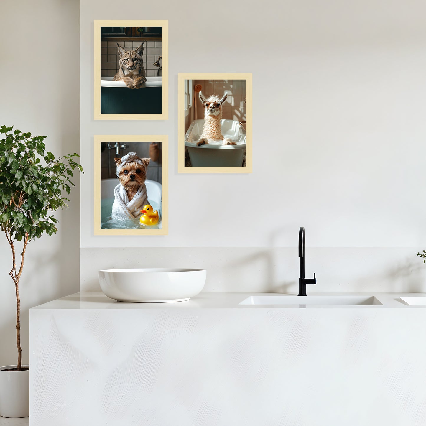 Set de 3 Cuadros de Animales Salvajes en la Bañera, Llama, Perro, Gato Lince Ilustración impresa en estilo fotográfico para decorar las paredes del WC, Ducha, Cuarto de baño, WC