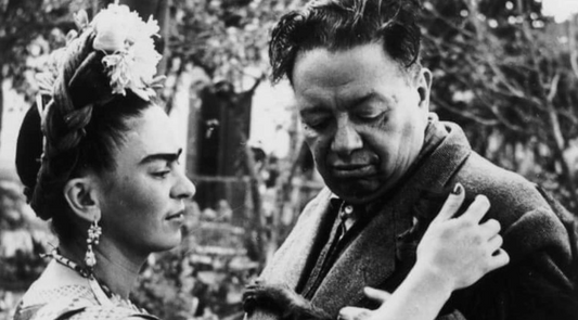 Amor, Arte y Corazones Sincronizados: Un Homenaje a Frida Kahlo