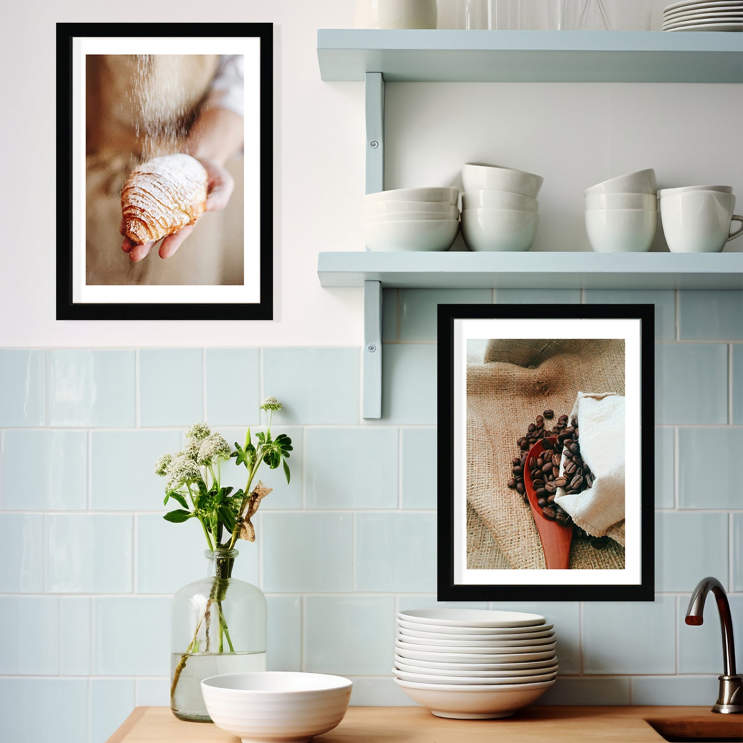 Set de 2 Cuadros Desayuno Croissant Café Ilustración impresa en estilo Fotográfico para decorar las paredes de Cocina, Panadería, Despensa, Comedor, Restaurante, Cafetería