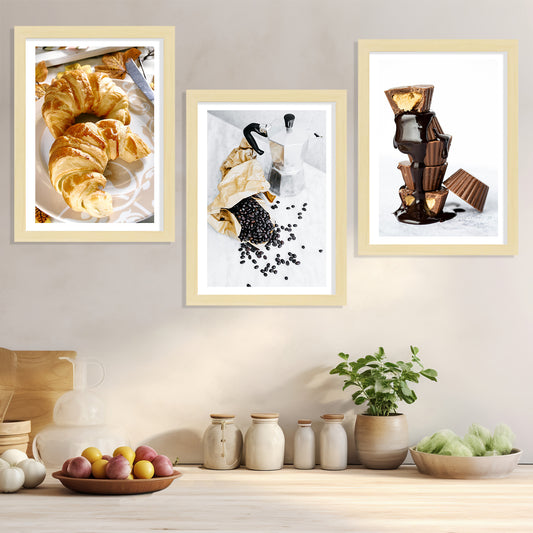 Set de 3 Cuadros Desayuno Mañana Café, Muffins, Croissant Ilustración impresa en estilo Fotográfico para decorar las paredes de Cocina, Despensa, Comedor, Restaurante