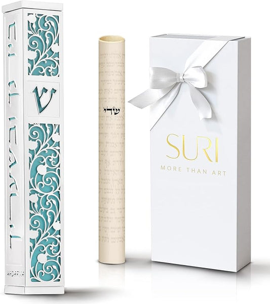 SURI Mezuzah para puerta con diseño de Jerusalén, estilo contemporáneo de mezuzá judío plateado y dorado de 5 pulgadas, incluye adhesivo Mezuzah para una fácil instalación, caja de regalo y pergamino no