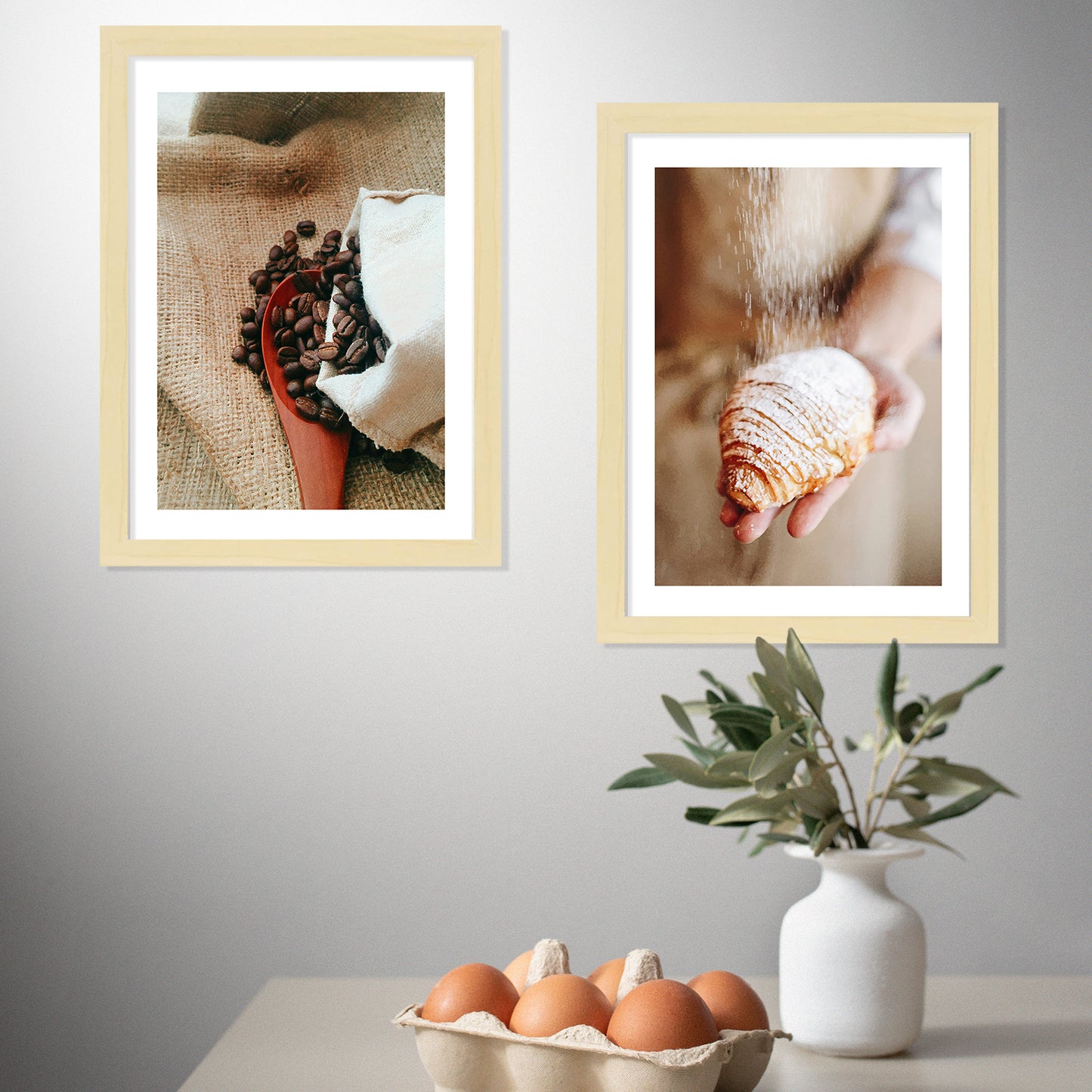 Set de 2 Cuadros Desayuno Croissant Café Ilustración impresa en estilo Fotográfico para decorar las paredes de Cocina, Panadería, Despensa, Comedor, Restaurante, Cafetería