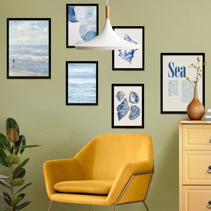 Set de 6 láminas estilo minimalista marino en tonos azul y beige con conchas, olas y texto inspirador para baño, salón o dormitorio costero, 2 grandes y 4 medianos