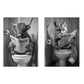 Set de 2 Cuadros de Animales con Periódico En el Inodoro, Toro, Zorro, Blanco y Negro con Ilustración Impresa en Estilo B/N para Decorar las Paredes del Inodoro, Baño, Lavabo, WC