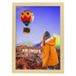 Lamina artistica decorativa con ilustración de Globo aerostático estilo Collage-Artwork-Nacnic-A4-Marco Madera clara-Nacnic Estudio SL