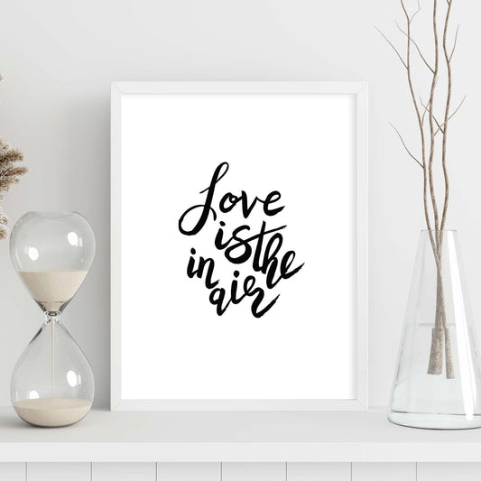 Lámina con mensajes felices en blanco y negro.Poster 'El Amor Esta En El Aire'-Artwork-Nacnic-Nacnic Estudio SL