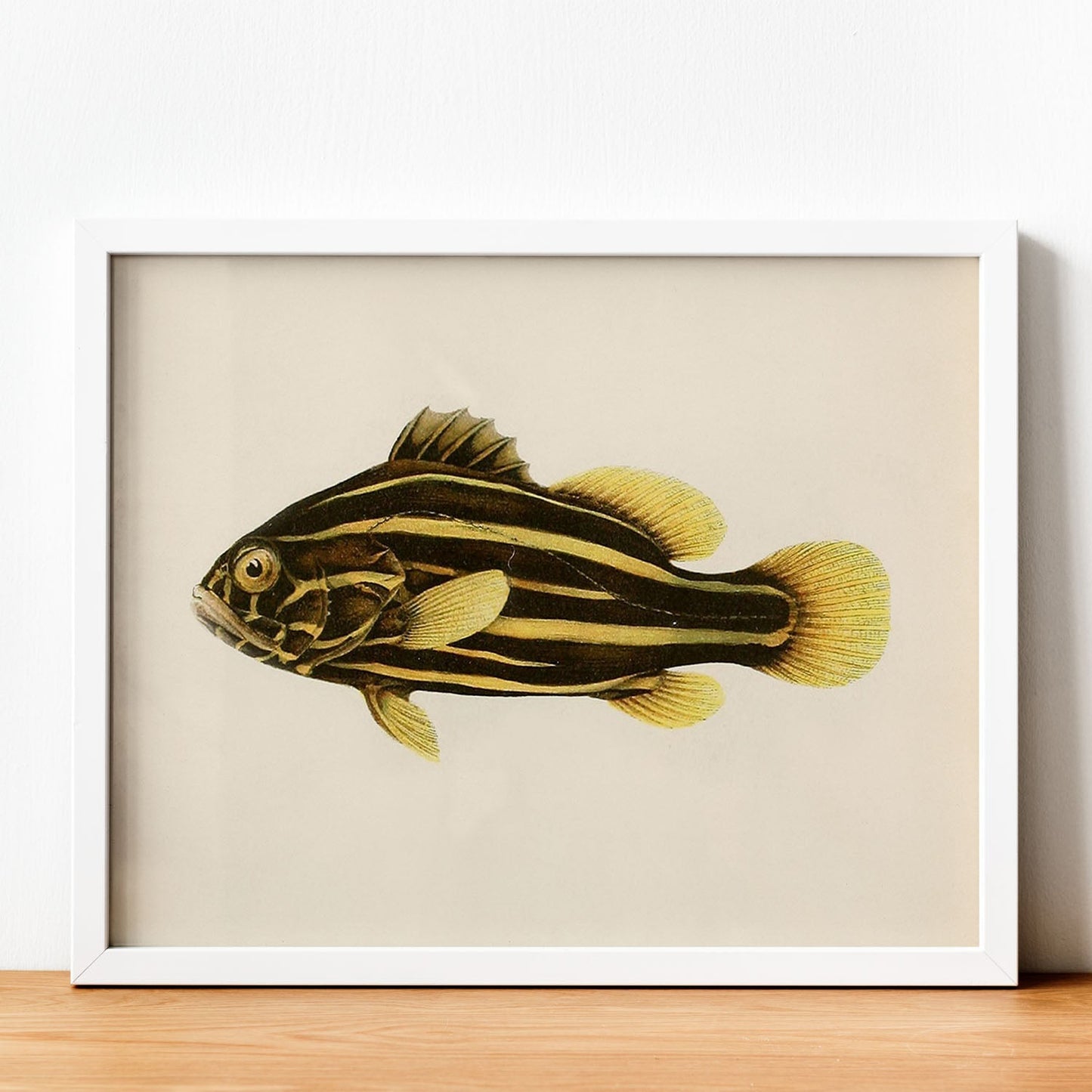 Lámina de pez lineas amarillas y marrones en , fondo papel vintage.-Artwork-Nacnic-Nacnic Estudio SL