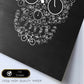 Lámina en blanco y negro calavera La vida en bici en Poster con fondo negro estilo pizarra. Papel 250 gr y tintas de alta calidad.-Artwork-Nacnic-Nacnic Estudio SL