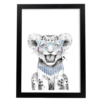 Lámina Leon infantil con gafas azules y pañuelo Poster animales infantiles-Artwork-Nacnic-A4-Marco Negro-Nacnic Estudio SL