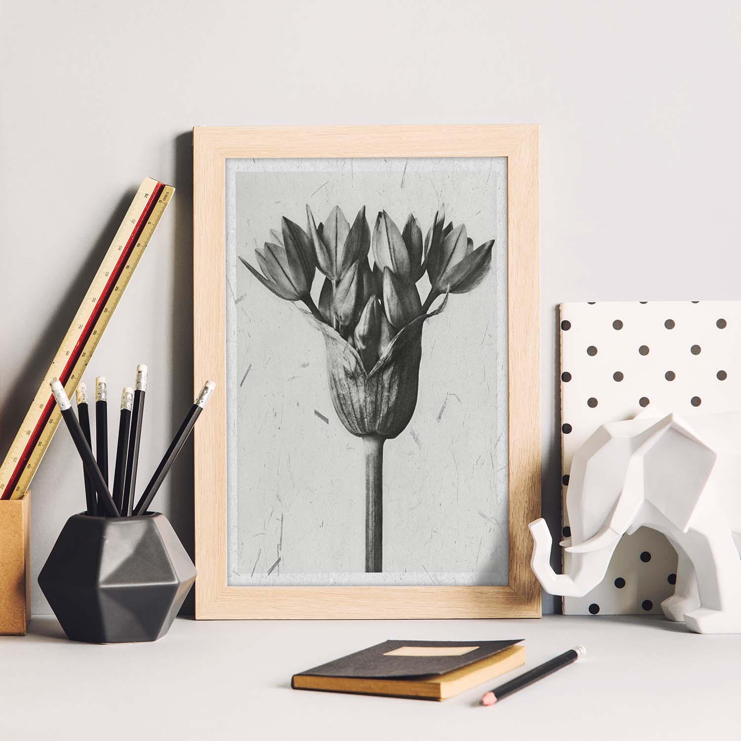 Lámina Planta blanco y negro 01. Pósters con ilustraciones de flores y plantas en tonos grises.-Artwork-Nacnic-Nacnic Estudio SL