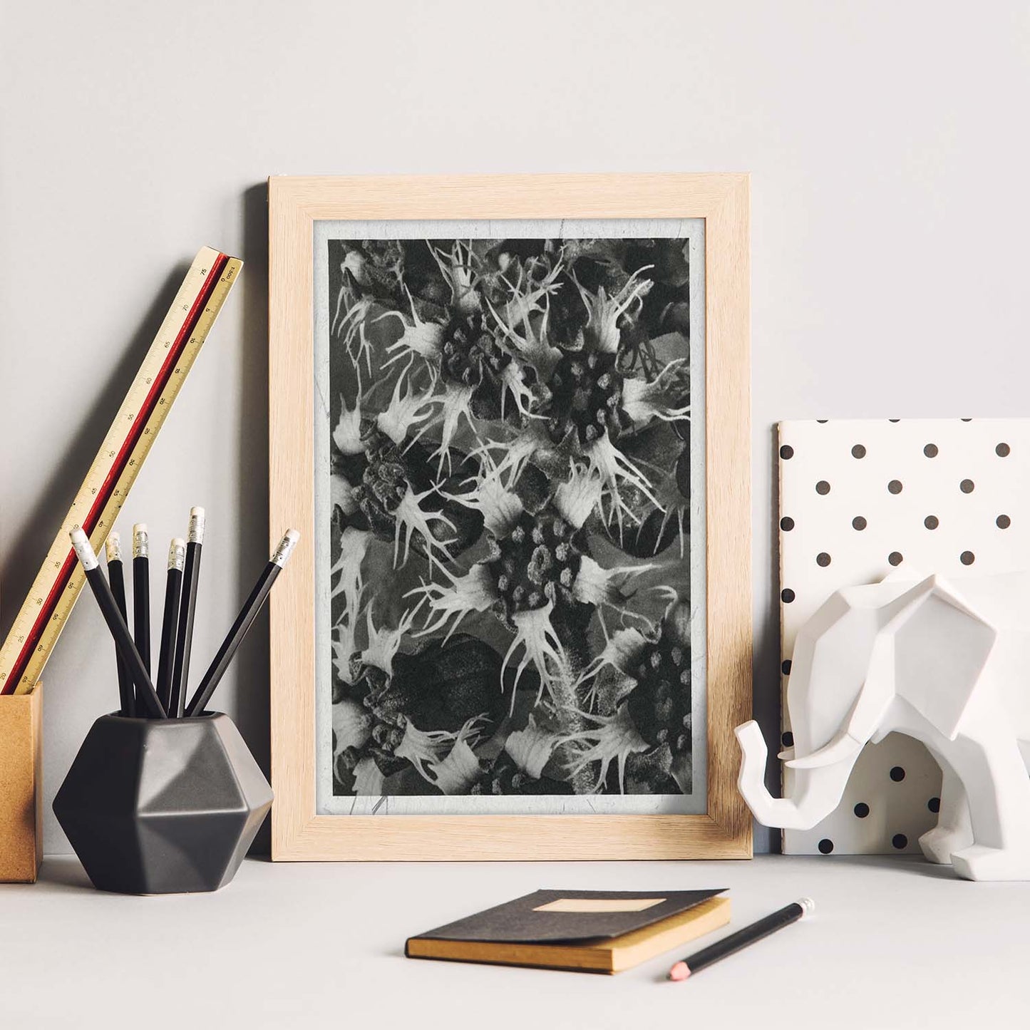 Lámina Planta blanco y negro 44. Pósters con ilustraciones de flores y plantas en tonos grises.-Artwork-Nacnic-Nacnic Estudio SL